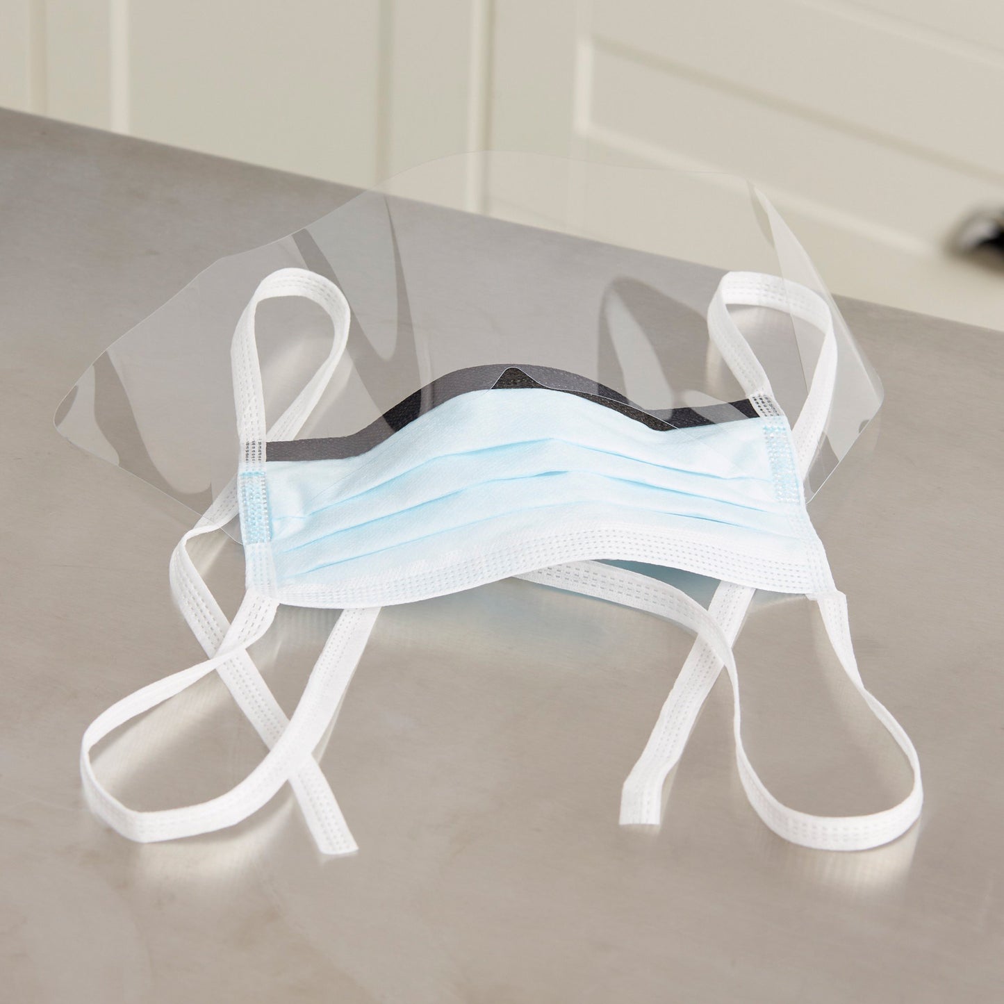 McKesson Surgical Mask with Eye Shield Anti-fog ASTM Level 3 Tie Closure One Size Fits Most (226058_BX)