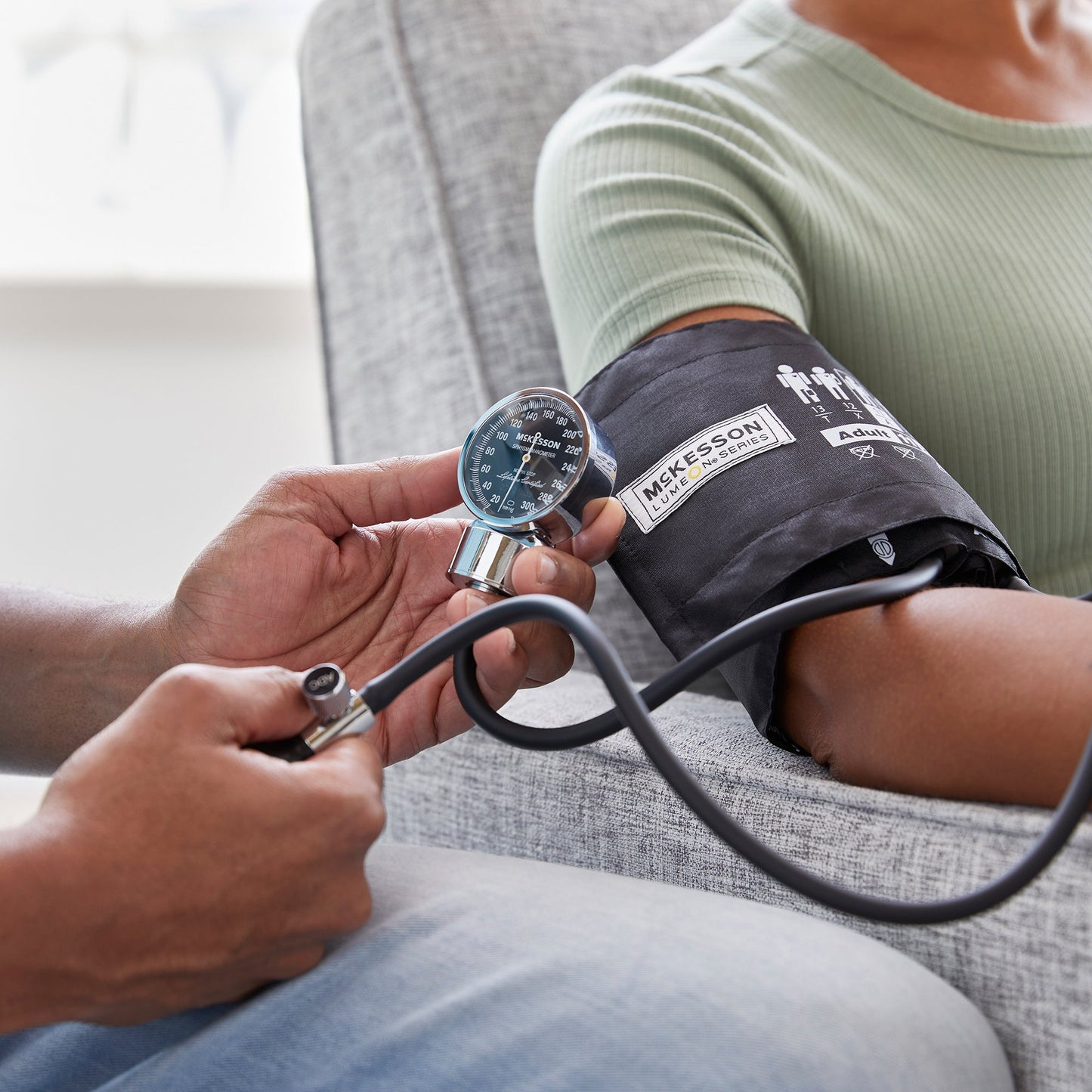 McKesson LUMEON™ Aneroid Sphygmomanometer Unit Adult Cuff Nylon Cuff 23 - 40 cm Pocket Aneroid (803183_BX)