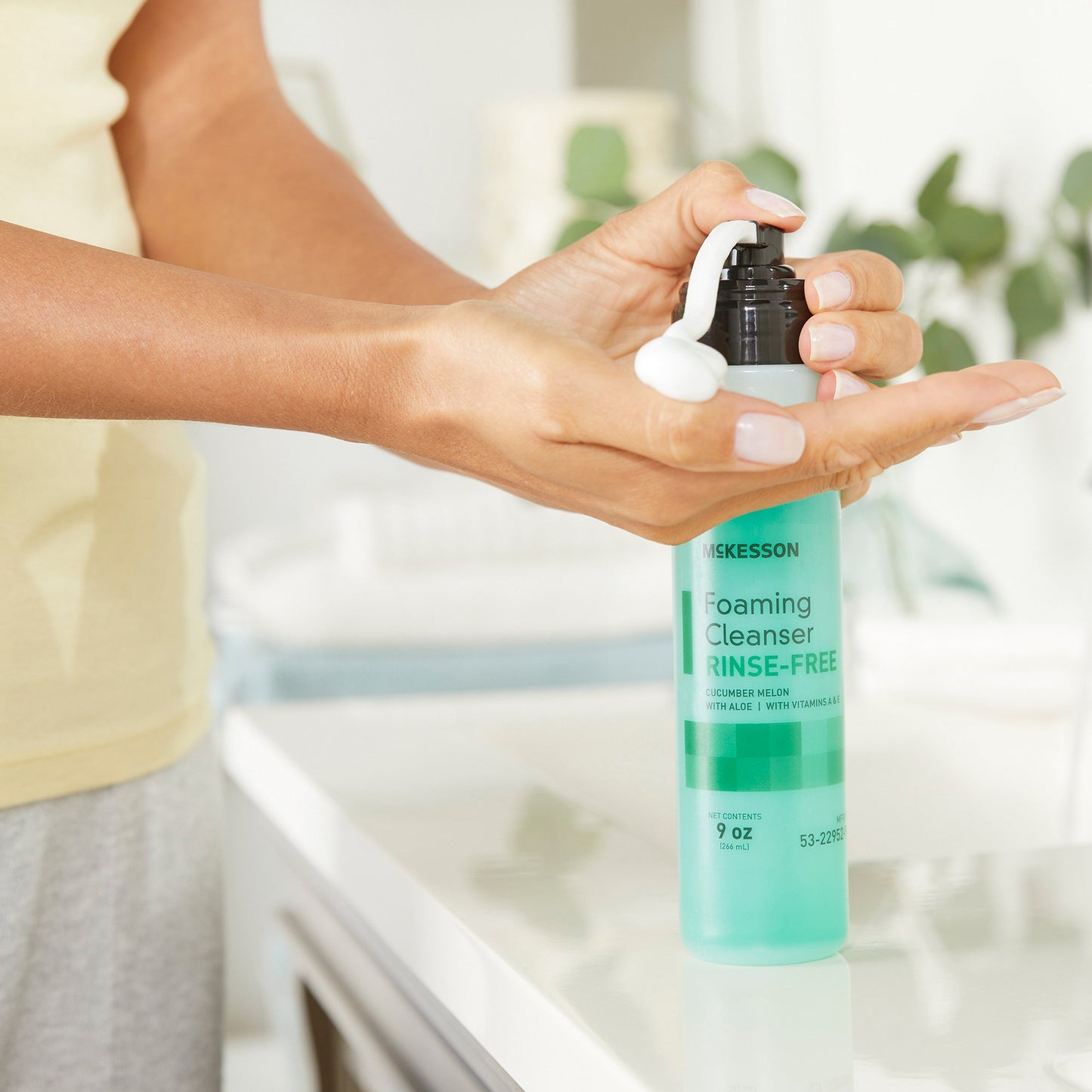 McKesson Rinse-Free Body Wash Foaming 9 oz. Pump Bottle Cucumber Melon Scent (877020_CS)