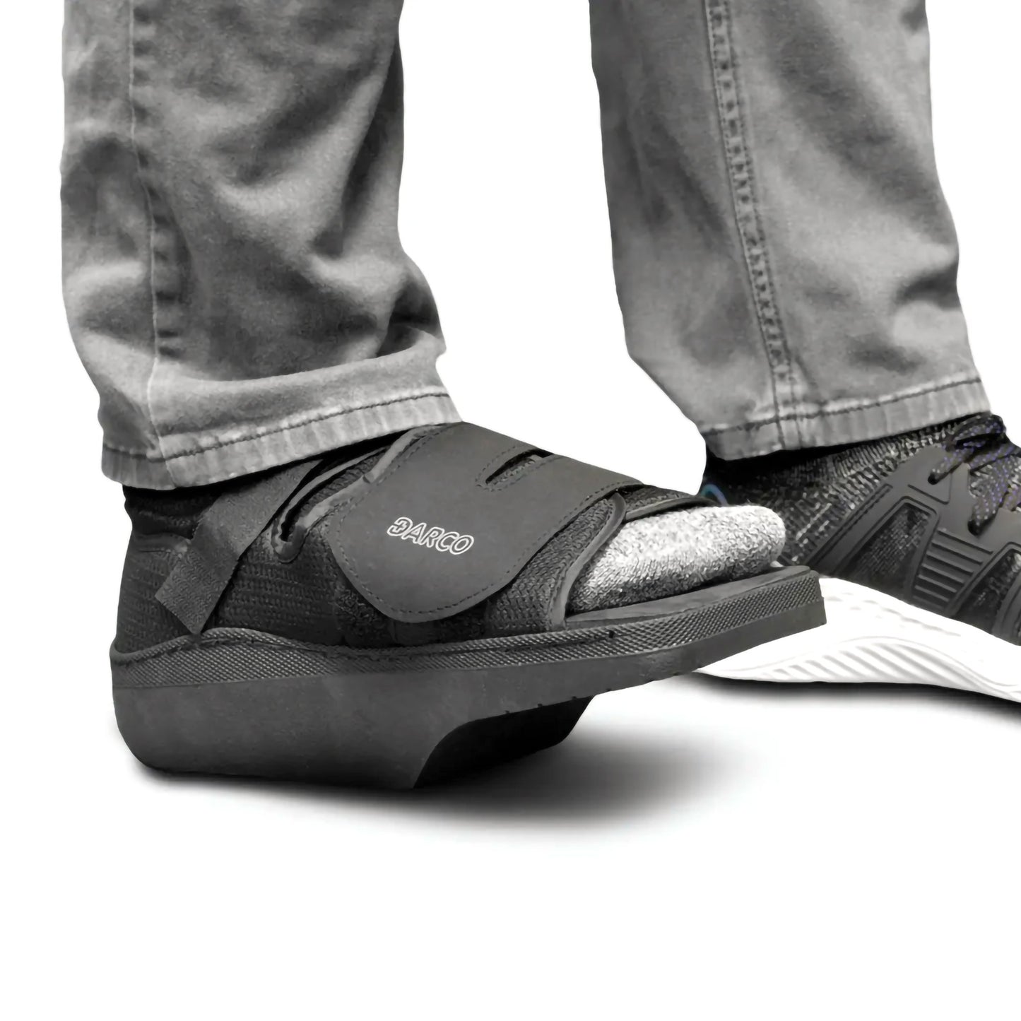 Darco® OrthoWedge™ Post-Op Shoe X-Large Male Black (683890_EA)