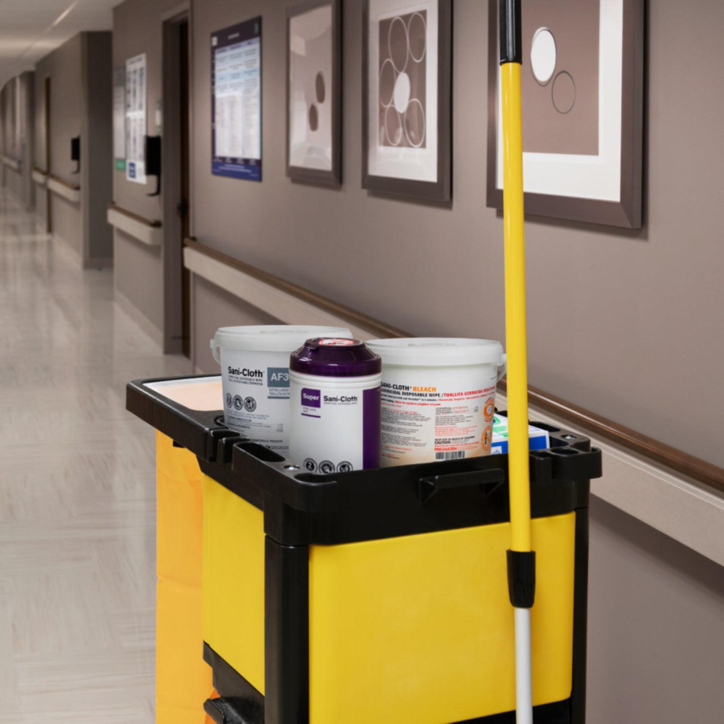 Sani-Cloth® Bleach Surface Disinfectant Cleaner Premoistened Germicidal Manual Pull Wipe 160 Count Canister Bleach Scent NonSterile (1184662_CS)