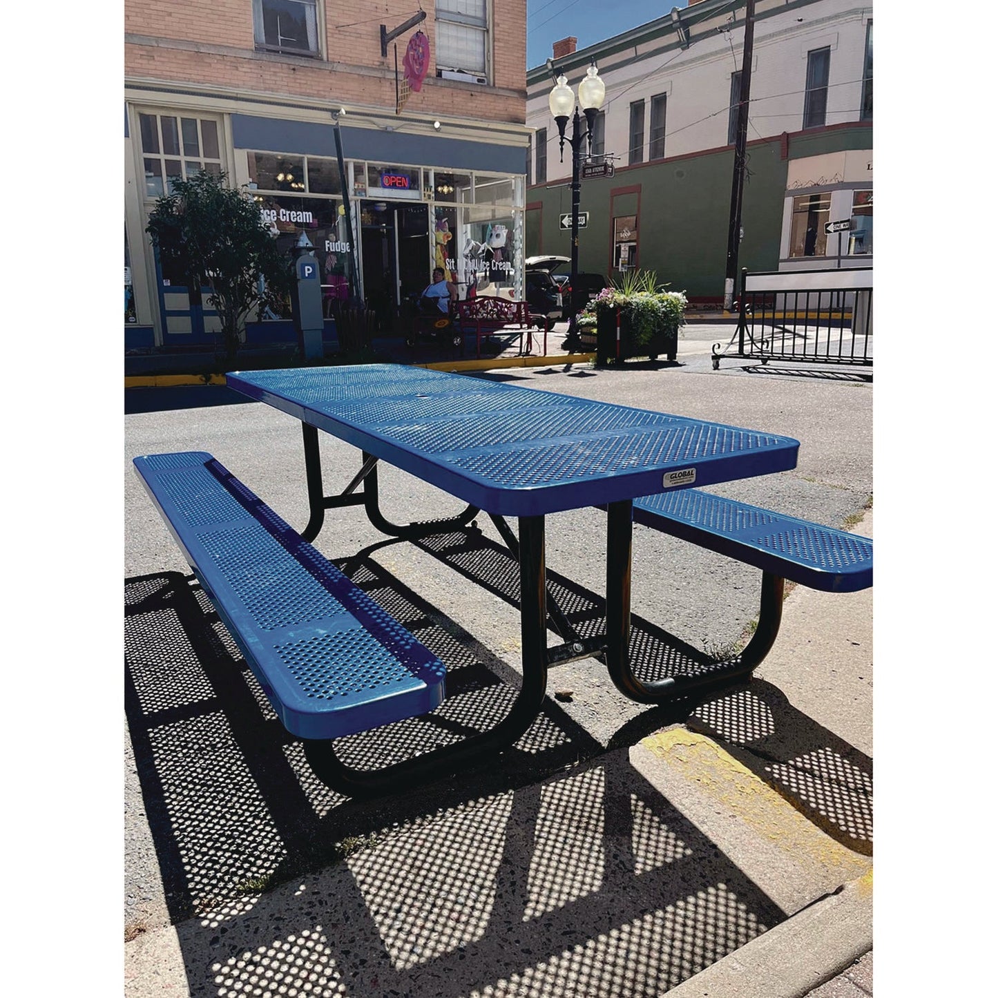 global-industrial-expanded-steel-picnic-table-rectangular-96-x-62-x-29-5-blue-top-blue-base-legs-gbe277153bl_4