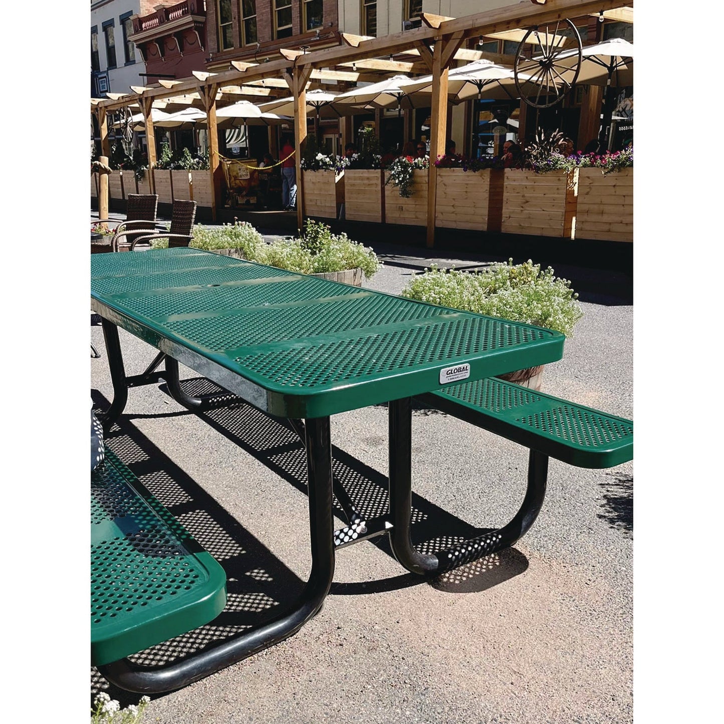 global-industrial-expanded-steel-picnic-table-rectangular-96-x-62-x-29-5-green-top-green-base-legs-gbe277153gn_4