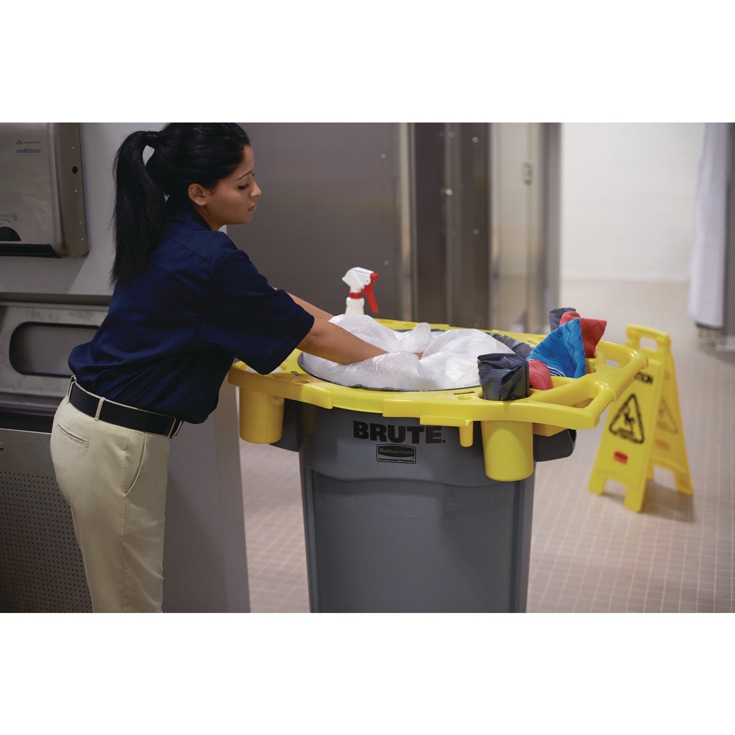 rubbermaid-brute-standard-brute-rim-caddy-num-rub9w8700yel_6