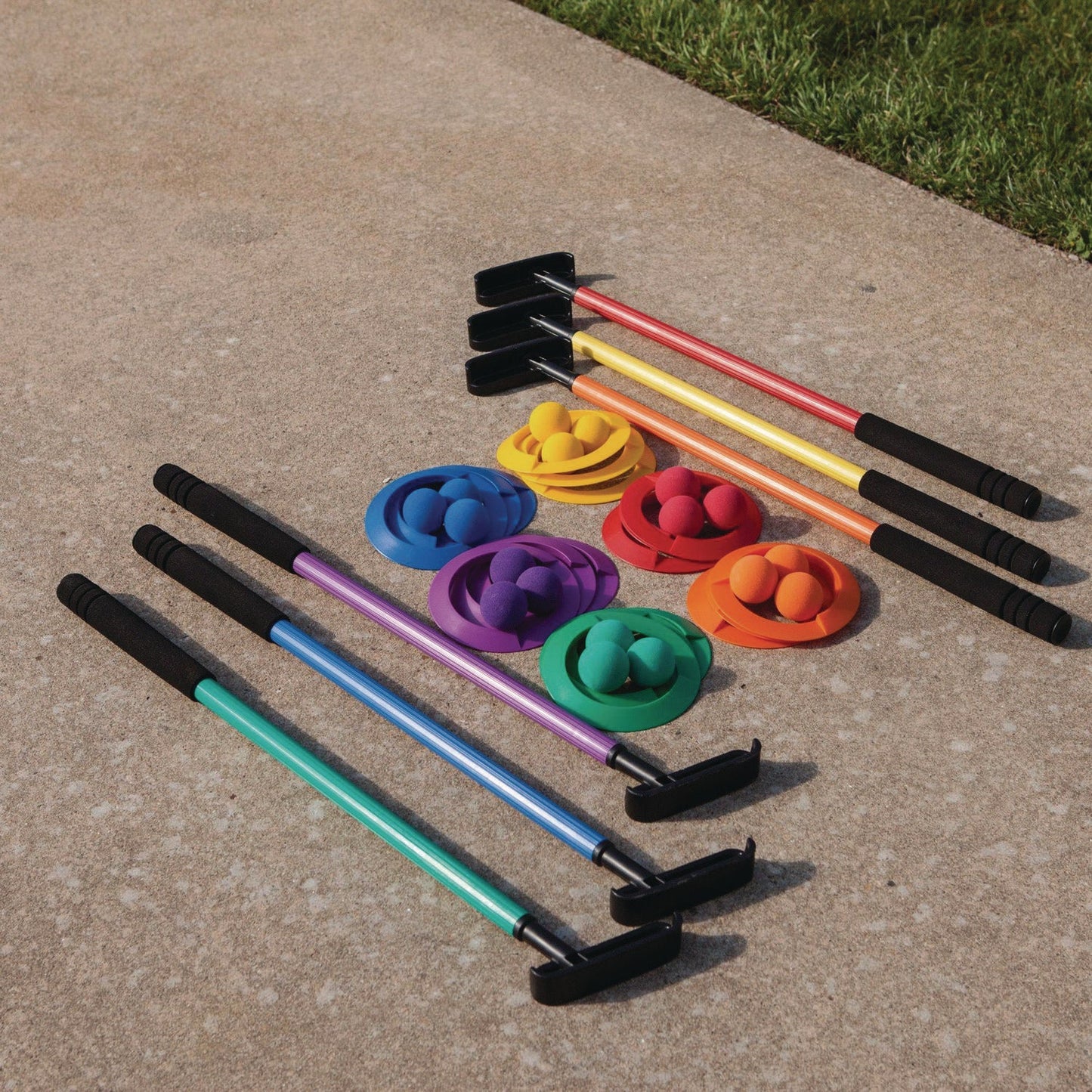 champion-sports-mini-golf-set-12-balls-6-putters-18-rings-3-target-holes-csimgset_5