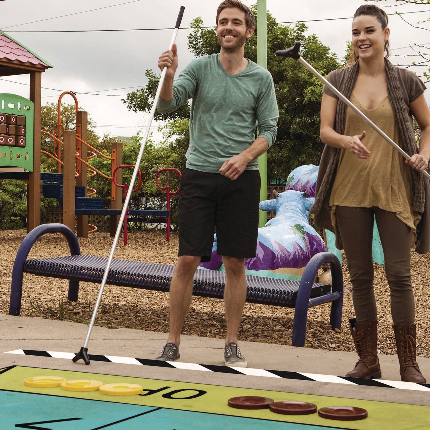 champion-sports-shuffleboard-set-4-cues-8-pucks-csisba10_8