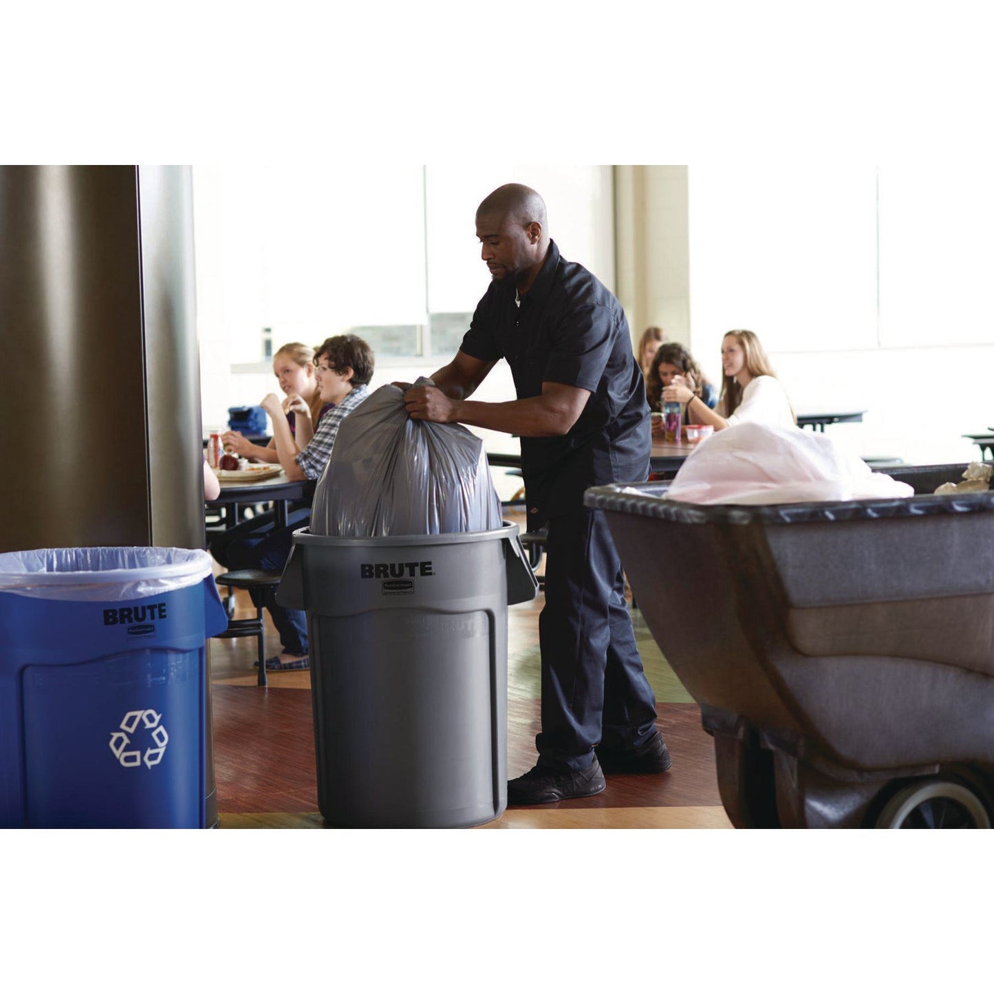 rubbermaid-brute-recycling-container-num-rcp2632-06blu_5