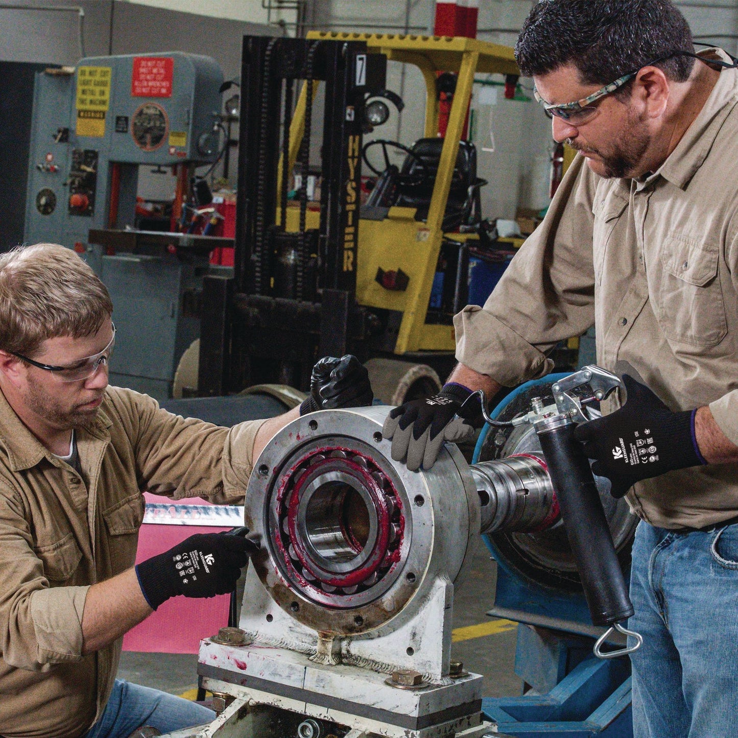 kleenguard™-g40-latex-coated-gloves-en388-2142-10-63-long-xx-large-gray-black-12-pairs-ans97274_5