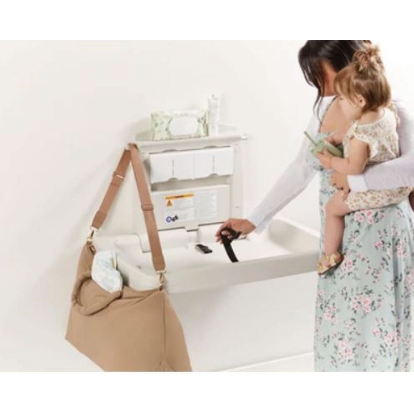 Rubbermaid® Commercial Safety Strap Kit with Hardware for Baby-Changing Station, 3 x 7, Black (SGSFG7818L20000)