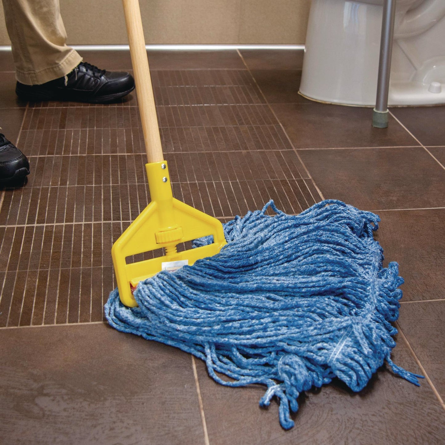 betco-ph7q-neutral-disinfectant-pleasant-lemon-scent-2-l-bottle-4-carton-bet3164700_4