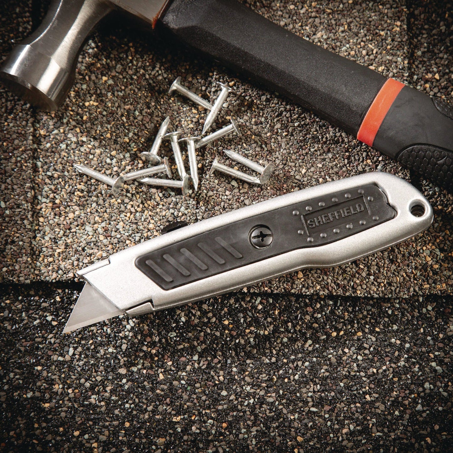 sheffield-retractable-utility-knife-1-25-blade-3-5-plastic-handle-black-gray-gns12243_6