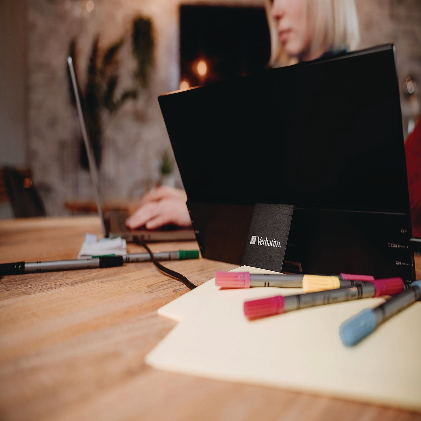 verbatim-portable-touchscreen-monitor-15-6-widescreen-ips-panel-1920-pixels-x-1080-pixels-ver49592_7