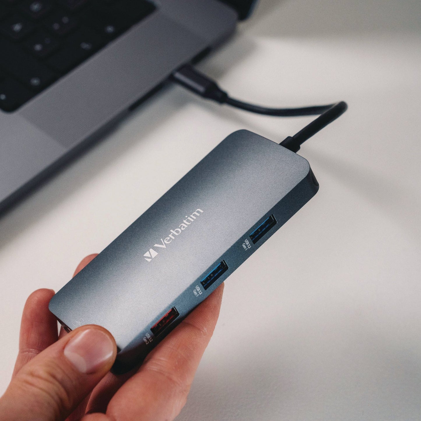 verbatim-usb-c-pro-multiport-hub9-port-gray-ver32152_6