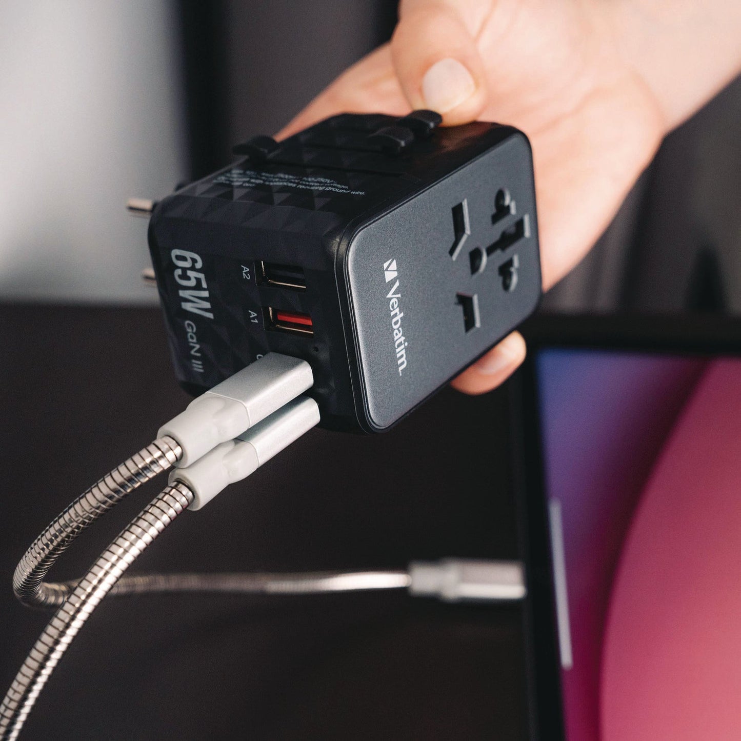 verbatim-uta-05-gan-iii-universal-travel-adapter-2-usb-a-2-usb-c-quick-charge-4-ver32120_8