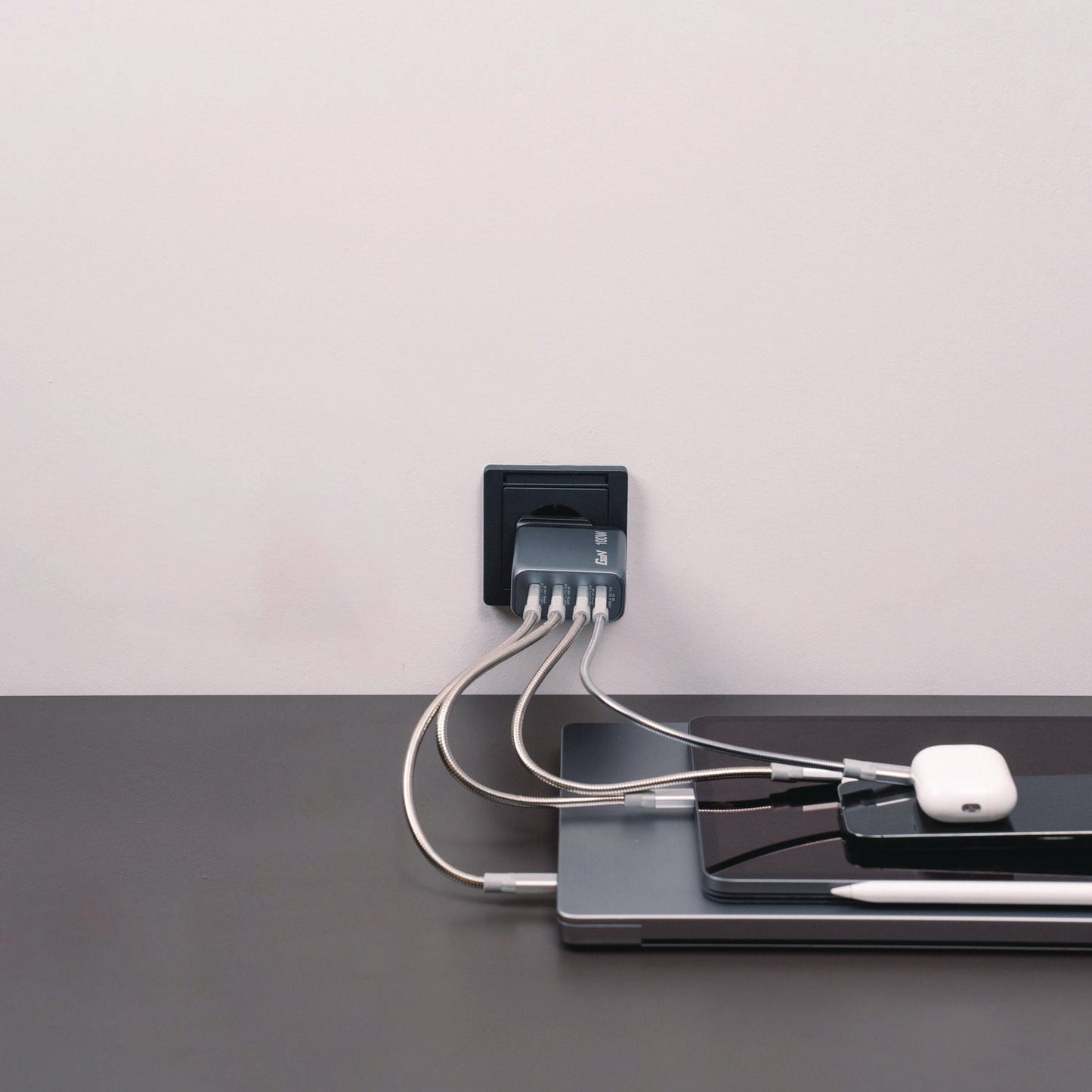 verbatim-100-w-4-port-gan-wall-charger-black-gray-ver32202_9