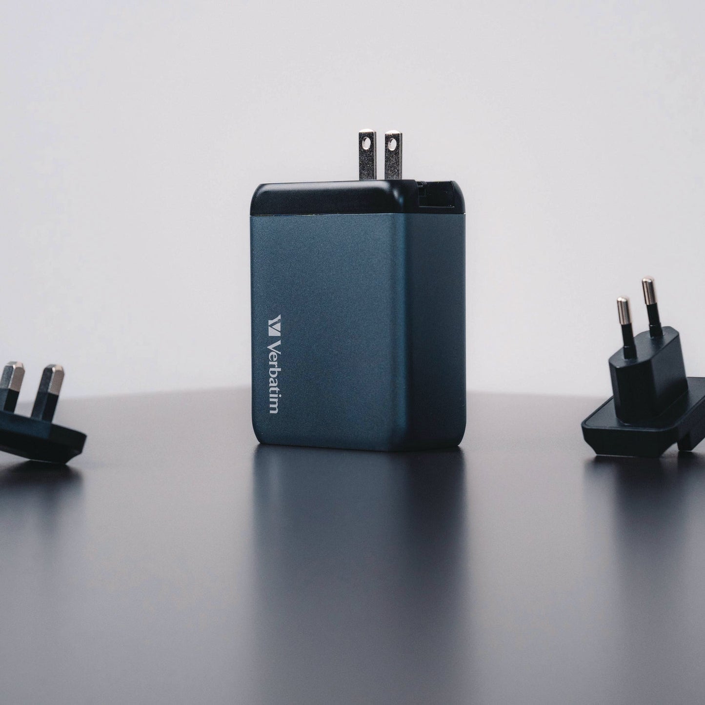 verbatim-200-w-4-port-gan-wall-charger-black-gray-ver32204_8