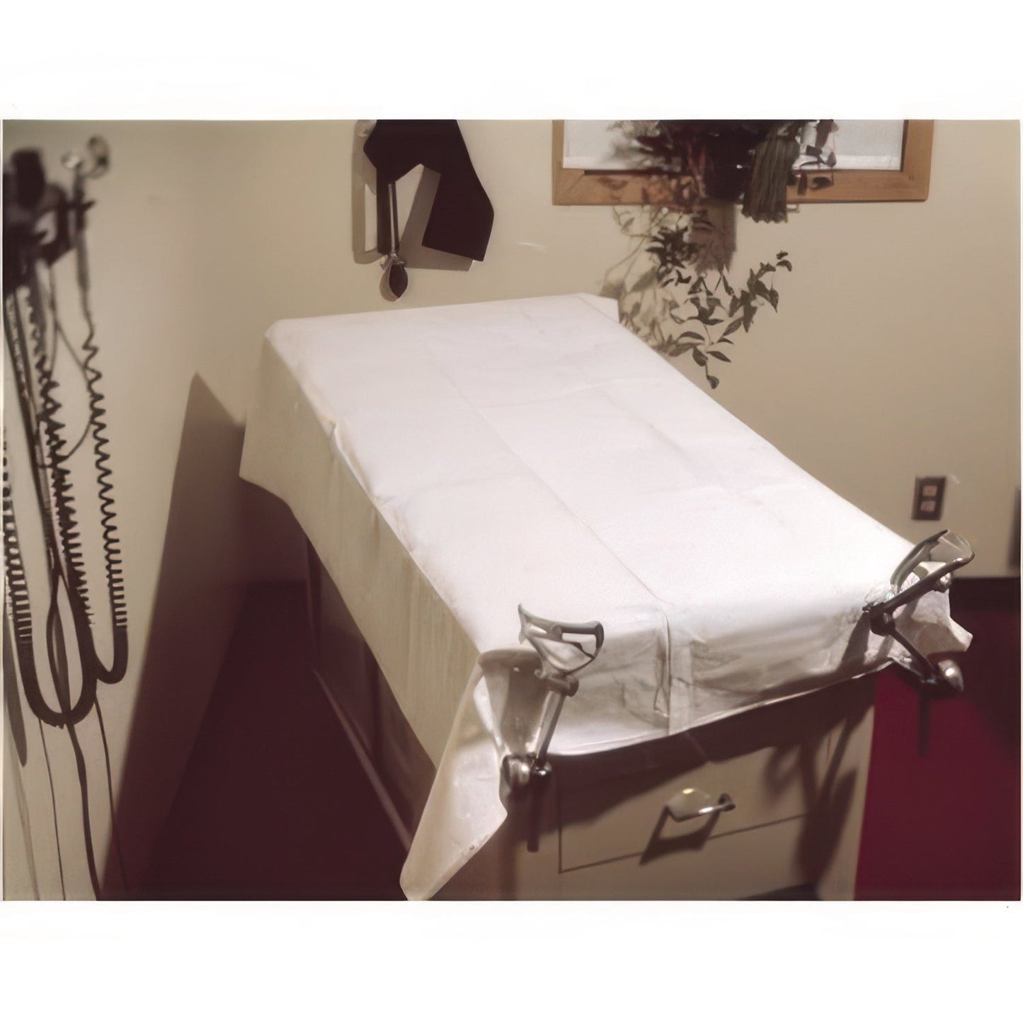 tidi-disposable-tissue-drape-sheets-40-x-60-white-100-carton-maq918303_1