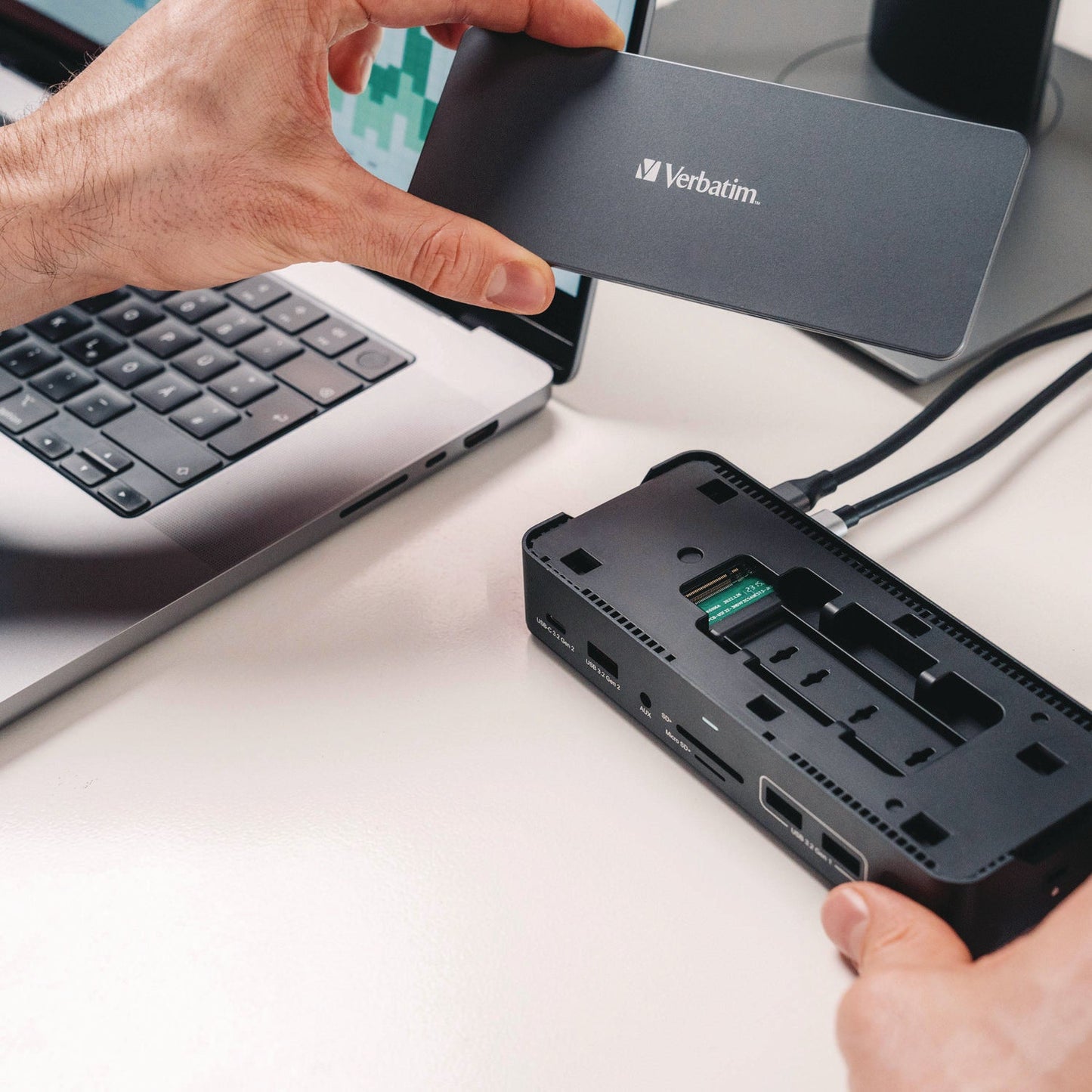 verbatim-usb-c-pro-docking-station-15-in-1-ssd-enclosure-audio-displayport-hdmi-micro-sd-nvme-rj45-sd-usb-a-usb-c-sata-gray-ver32173_7