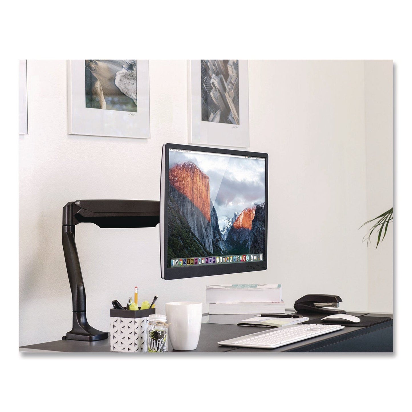 mount-it-single-monitor-gas-spring-mounting-arm-for-13-to-32-monitors-360-degree-rotation-45-degree-tilt-black-supports-20lb-mnimi1771black_3