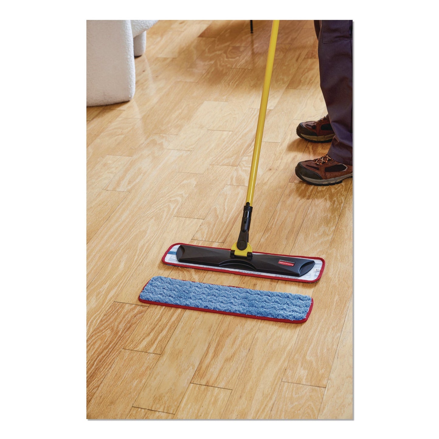 rubbermaid-r-commercial-hygen-microfiber-wet-mop-pad-18-red-12-carton-rcpfgq41000rd00_5