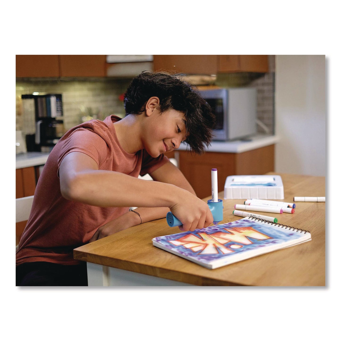 tpg-creations-aircolor-airbrush-kit-10-markers-2-stencils-1-airbrush-1-charging-cable-4-kits-carton-tpg49004_4