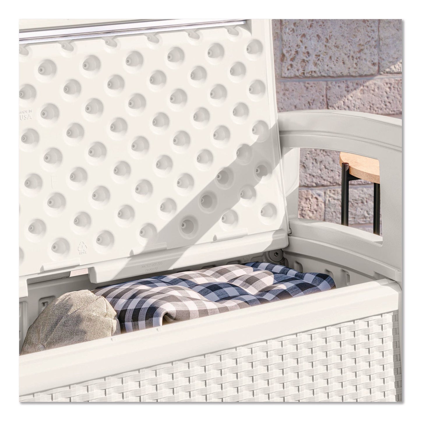 suncast®-elements-loveseat-with-storage-47-x-29-75-x-35-5-ice-cube-suabmwb5000cb_5