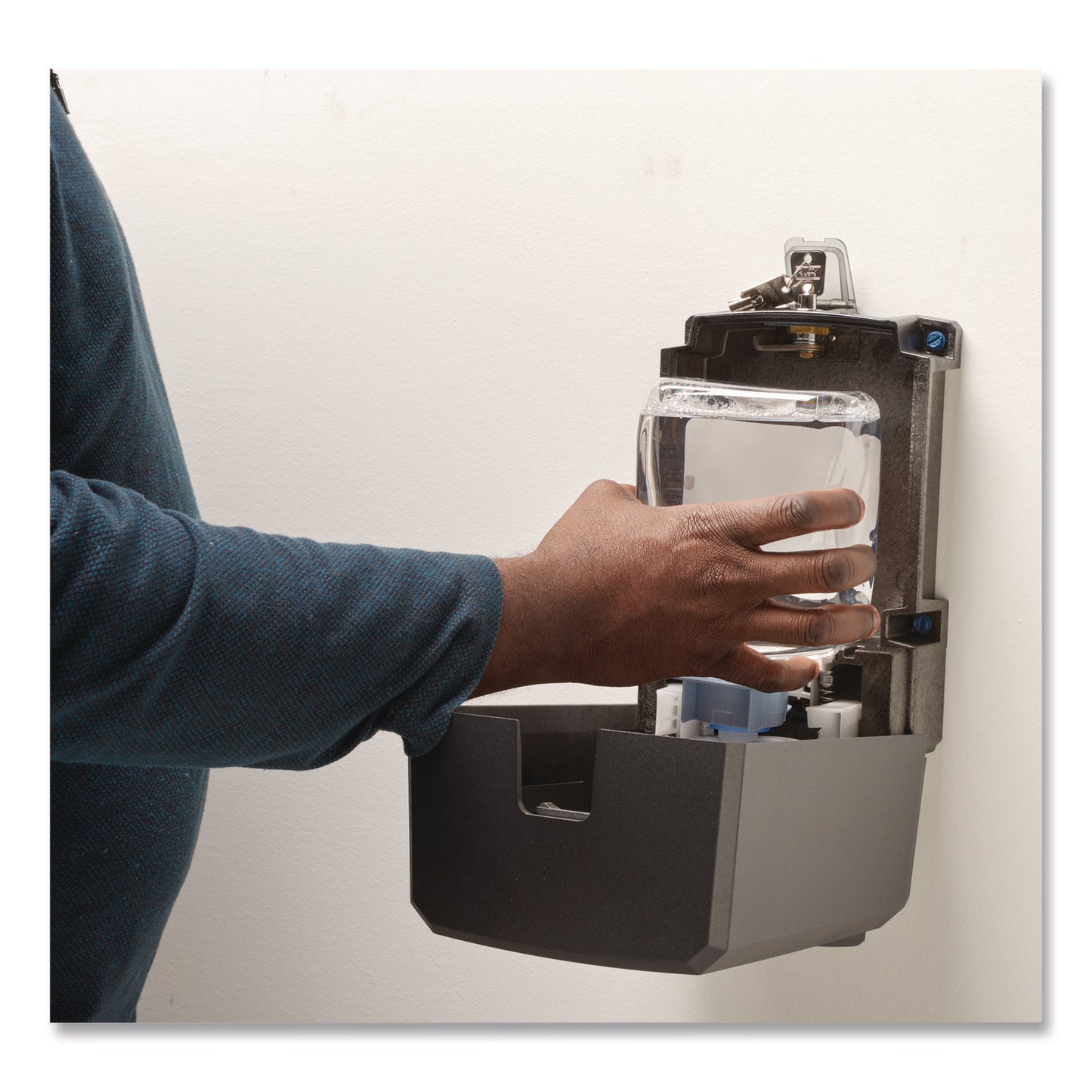 PURELL® CS4 All-Weather HEALTHY SOAP Dispensing System, 1,250 mL, 6.87 x 4.85 x 11.74, Graphite (GOJ553401)