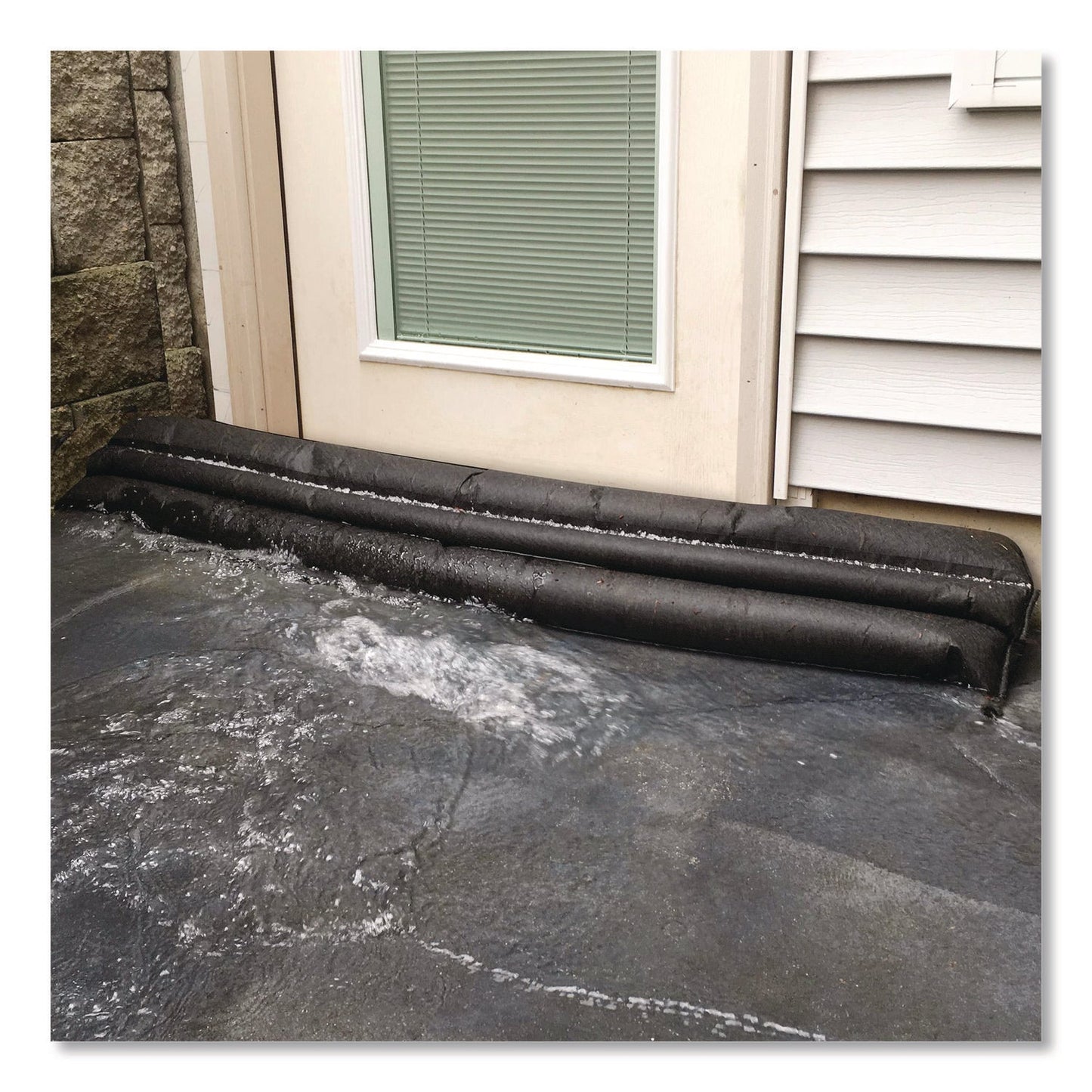 quick-dam-flood-barriers-6-x-5-ft-x-3-5-2-pack-qkdqd652_5