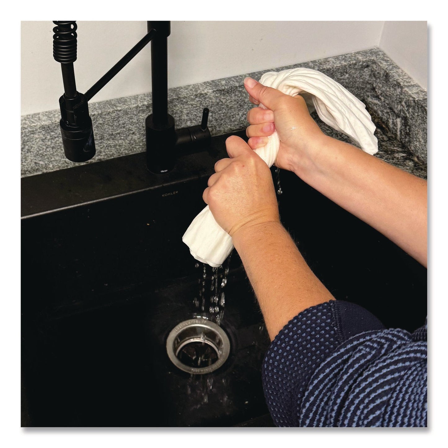 quick-dam-mighty-mat-absorbent-rolls-32-gal-32-x-150-ft-qkdruch32_6