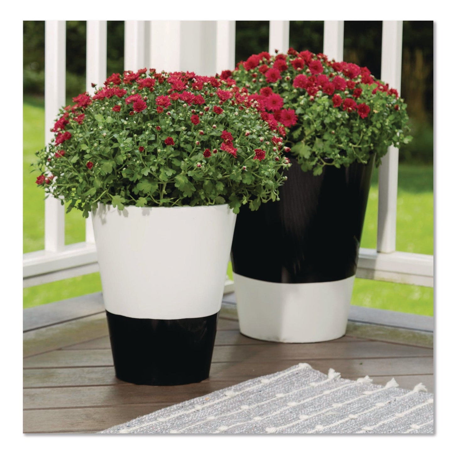 rust-oleum®-universal-premium-spray-paint-gloss-white-12-oz-aerosol-can-rst245199ea_4