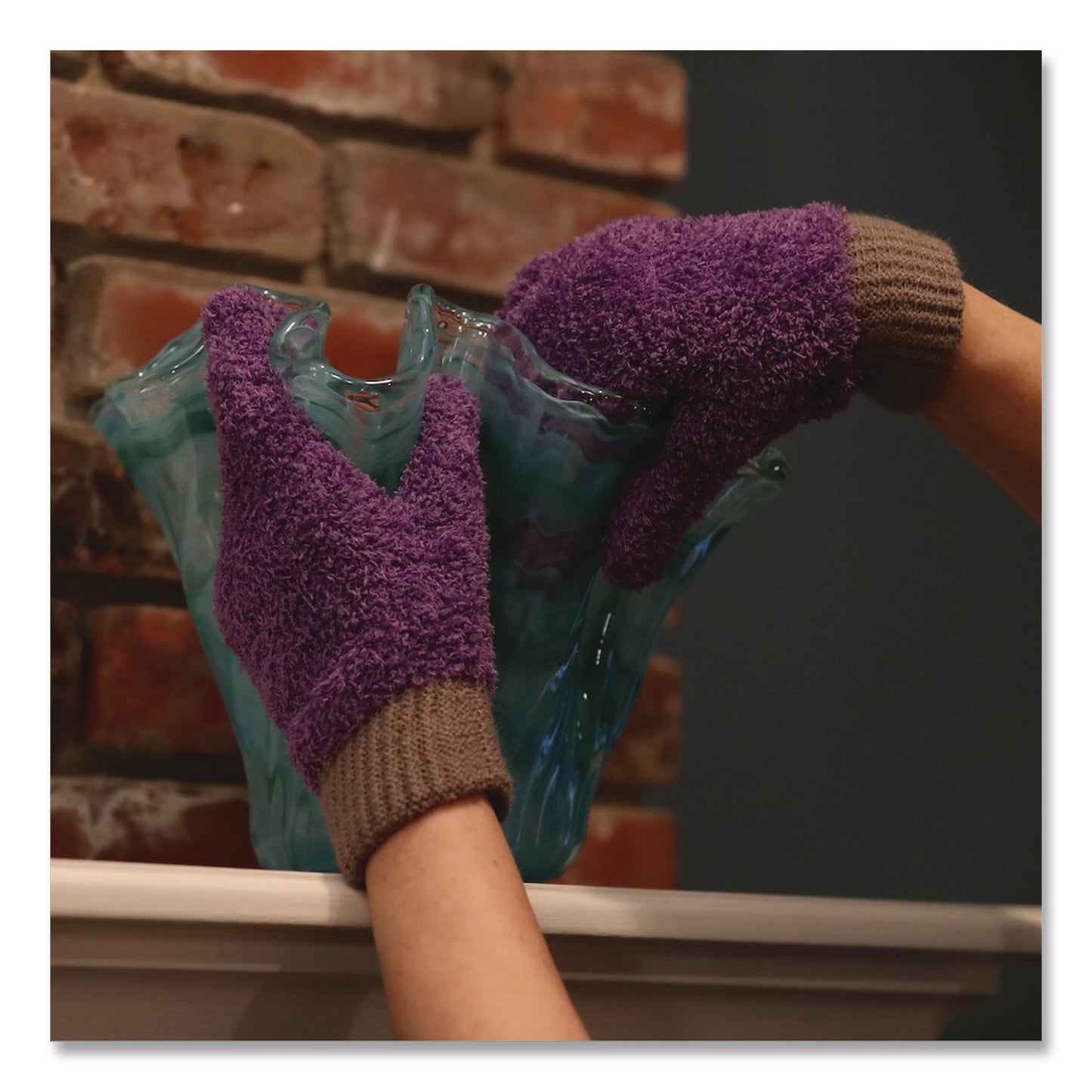 tidyups-microfiber-dusting-gloves-purple-with-black-cuffs-4-gloves-ch7tu68026_4