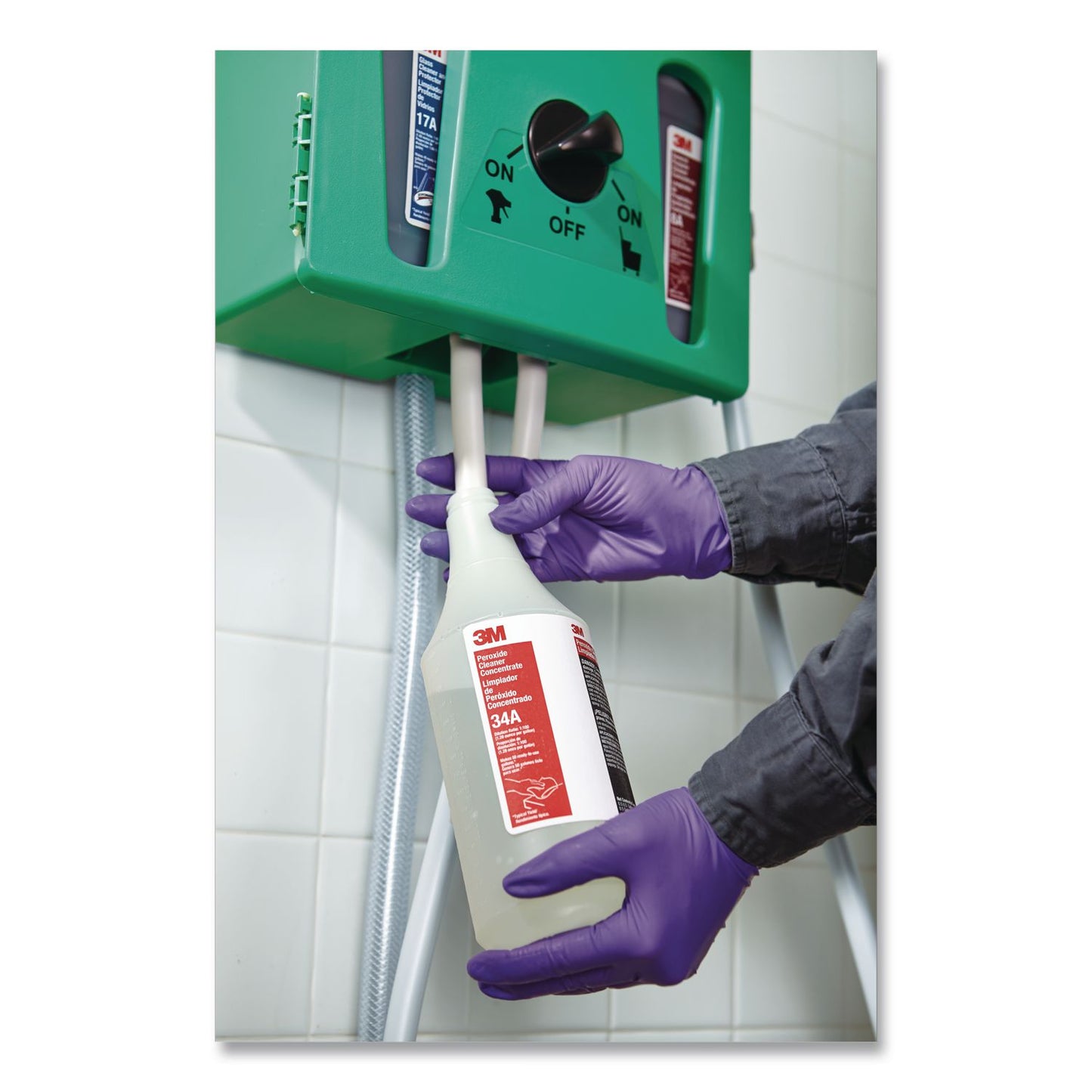 3M™ Non-Acid Disinfectant Bathroom Cleaner Concentrate, Fresh Scent, 0.5 gal Bottle, 4/Carton (MMM15A)