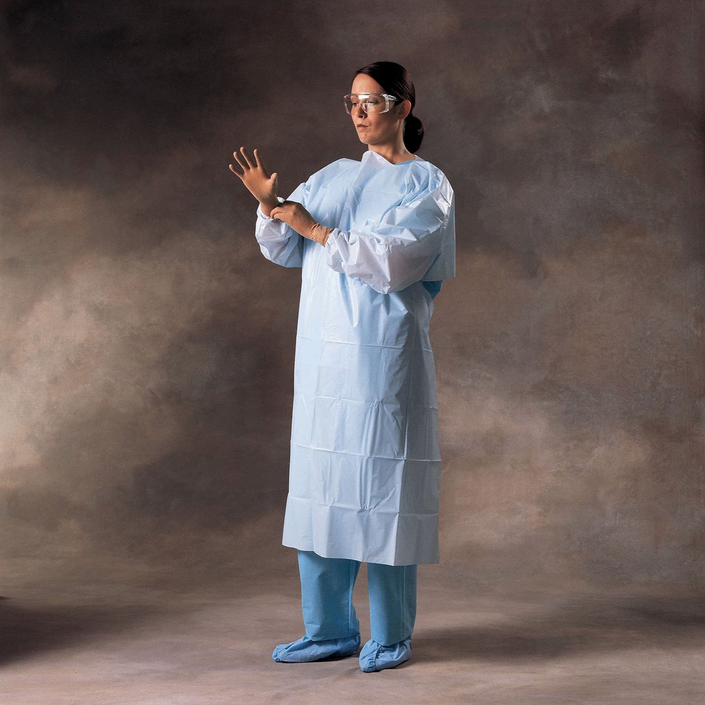 O&M Halyard Inc Protective Procedure Gown X-Large Blue NonSterile ASTM F1671 Disposable (447148_CS)