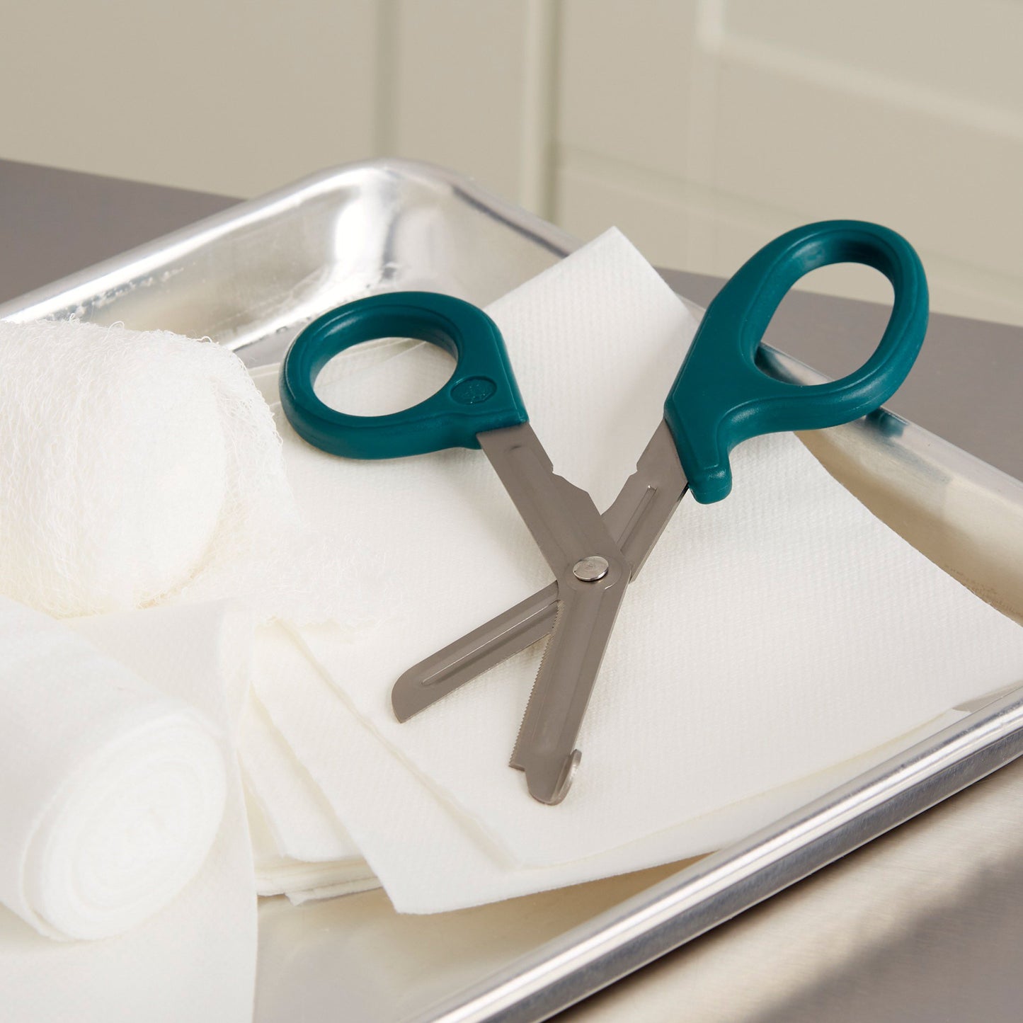 McKesson Medicut™ Trauma Shears Green 7-1/4 Inch Length Medical Grade Stainless Steel NonSterile Finger Ring Handle Blunt Tip / Blunt Tip (1089413_EA)