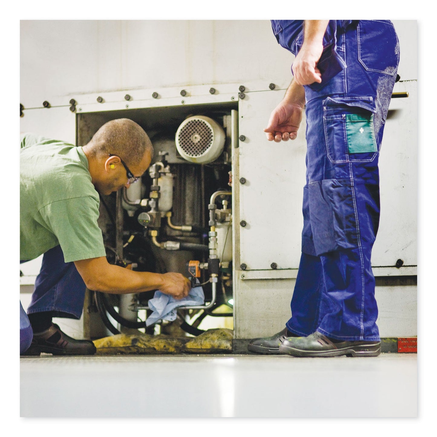 tork-industrial-paper-wiper-num-trk13247501_6