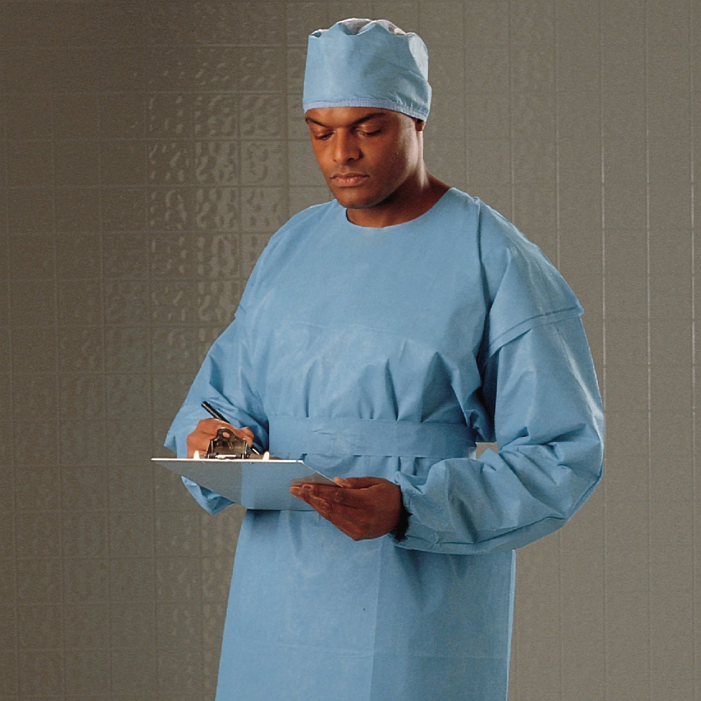 Halyard Protective Procedure Gown X-Large Blue NonSterile Not Rated Disposable (342891_CS)