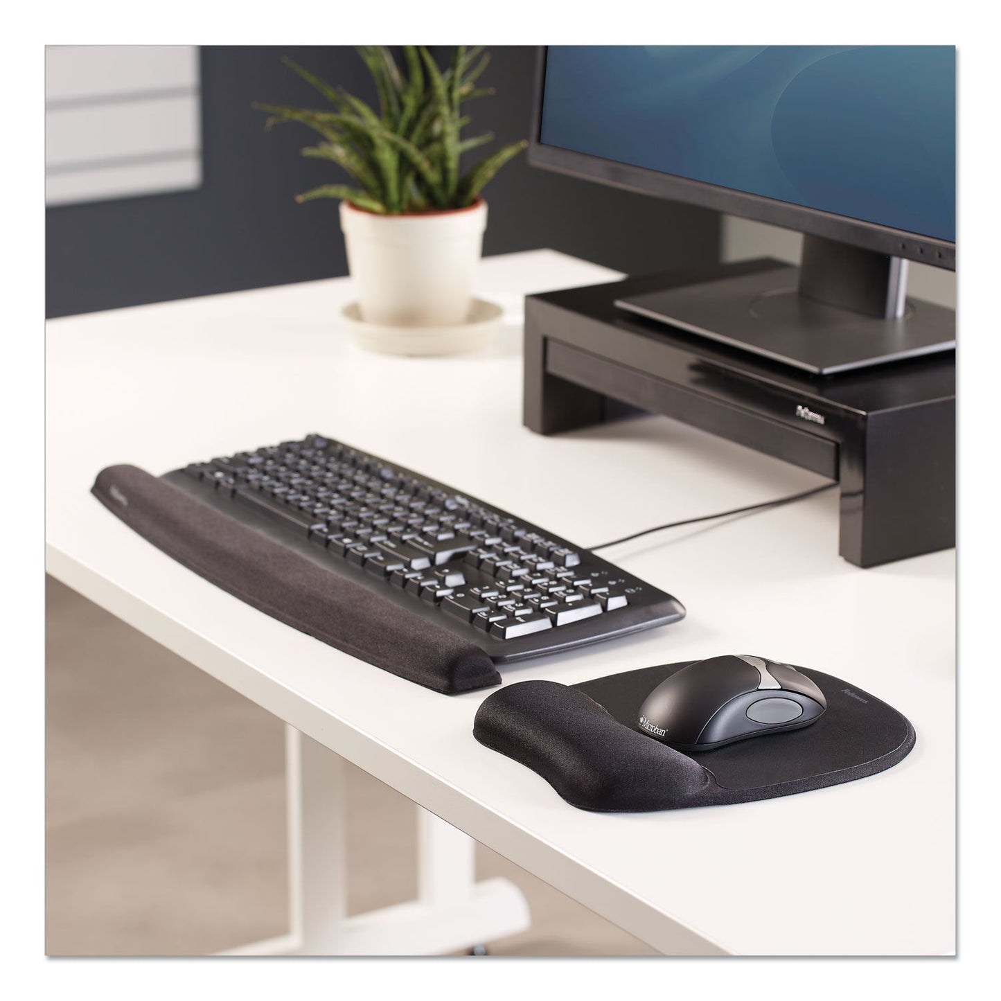 fellowes-memory-foam-keyboard-wrist-rest-num-fel9178201_3