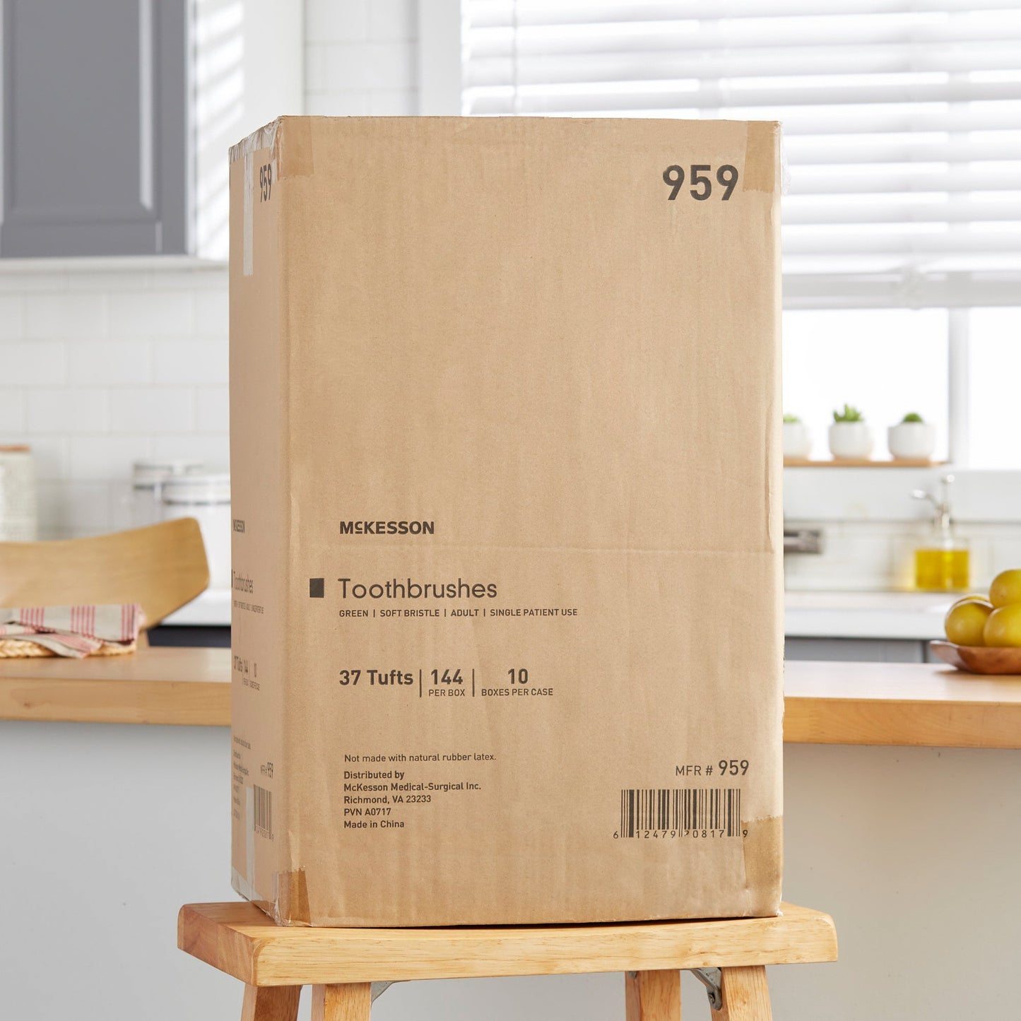 McKesson Toothbrush Green Adult Soft (888502_CS)