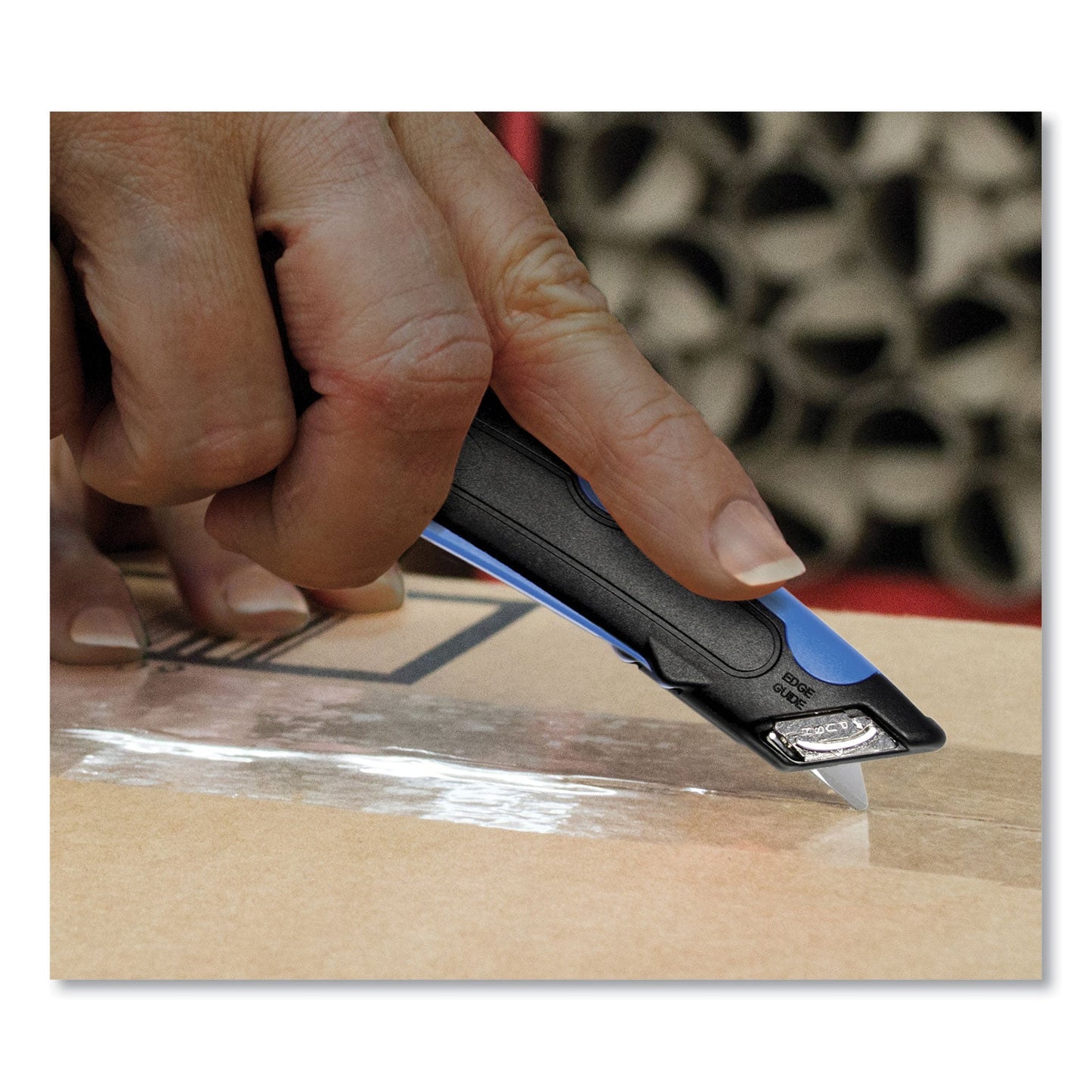 consolidated-stamp-easycut-cutter-knife-w-self-retracting-safety-tipped-blade-num-cos091508_5