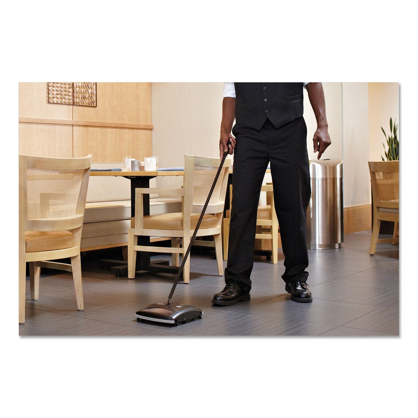 rubbermaid-dual-action-sweeper-num-rub421388bk_5