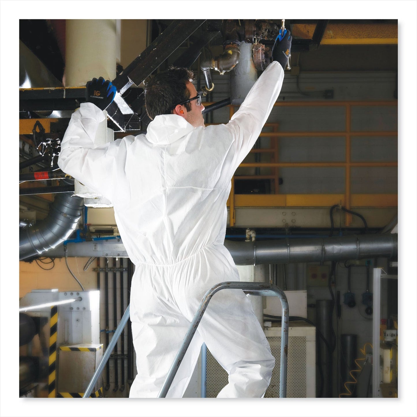 kleenguard™-a20-breathable-particle-protection-coveralls-elastic-back-hood-medium-white-24-carton-ans49112_3