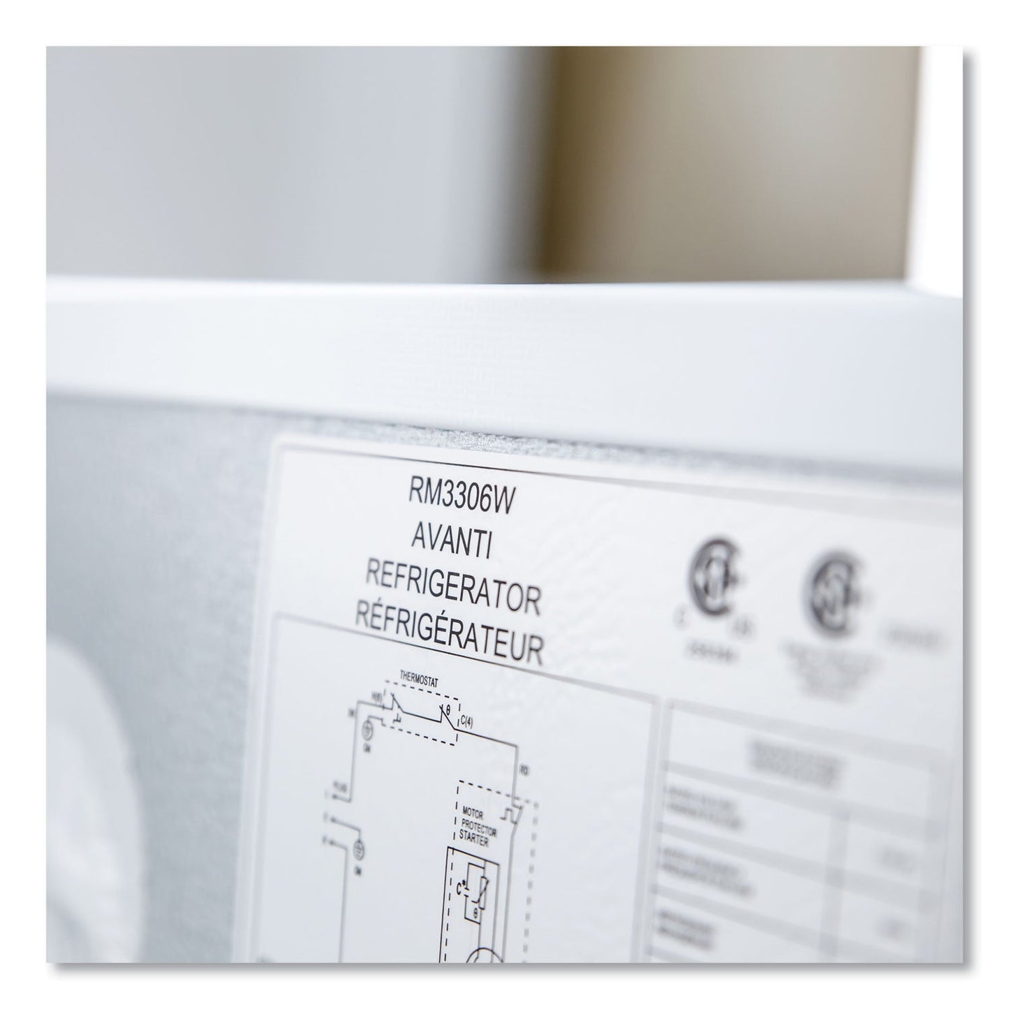 avanti-products-3-3-cu-ft-refrigerator-with-chiller-compartment-num-avarm3306w_4