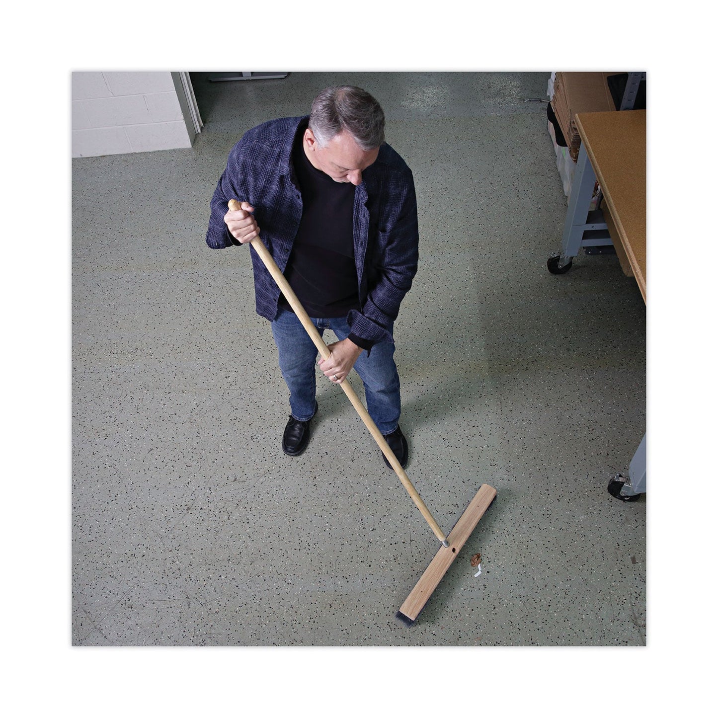 boardwalk-metal-tip-threaded-hardwood-broom-handle-num-bwk138_5