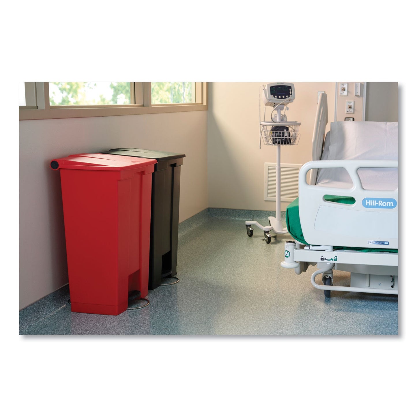rubbermaid-medical-step-on-container-num-rub614500red_3