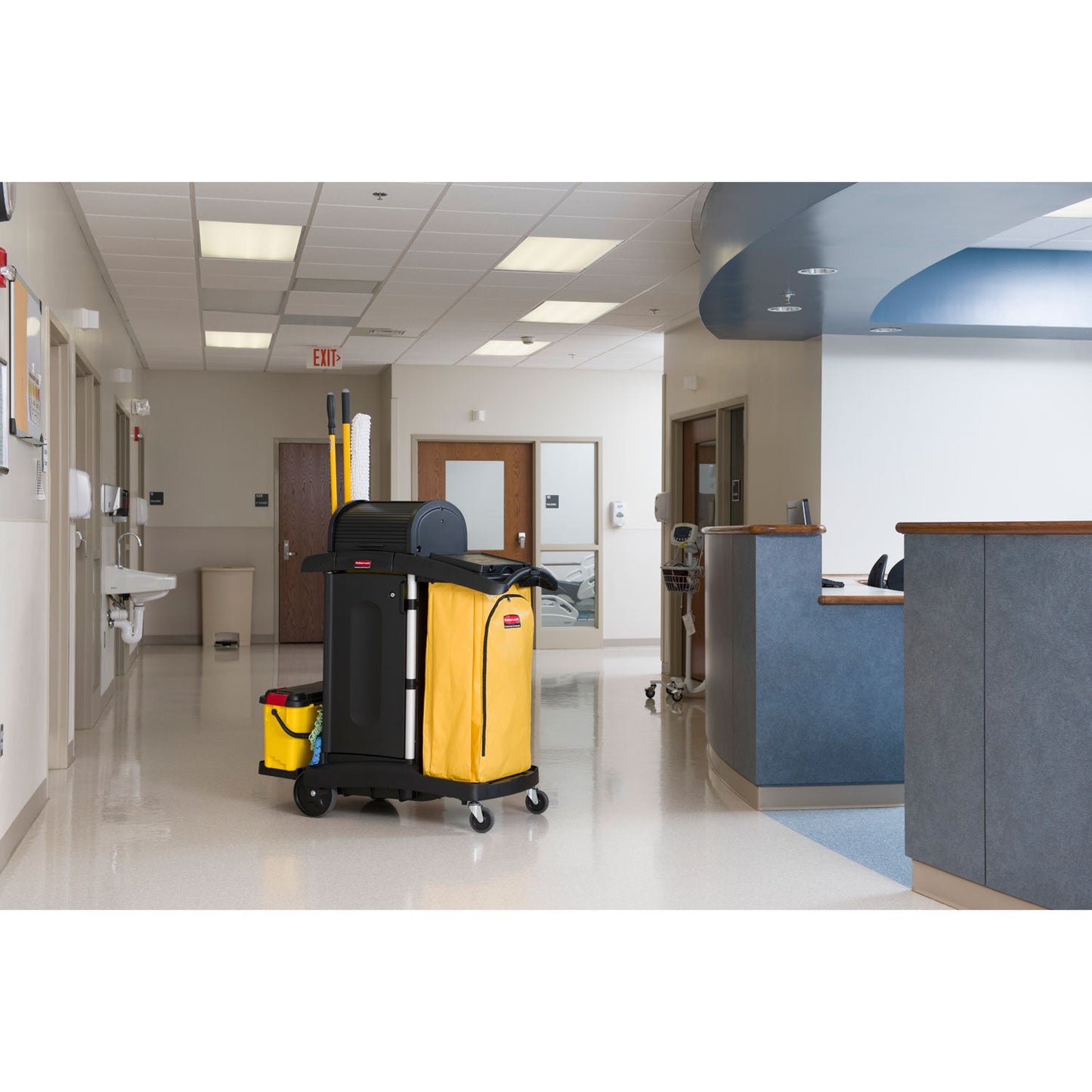 rubbermaid-high-security-healthcare-cleaning-cart-num-rub9t7500bk_3