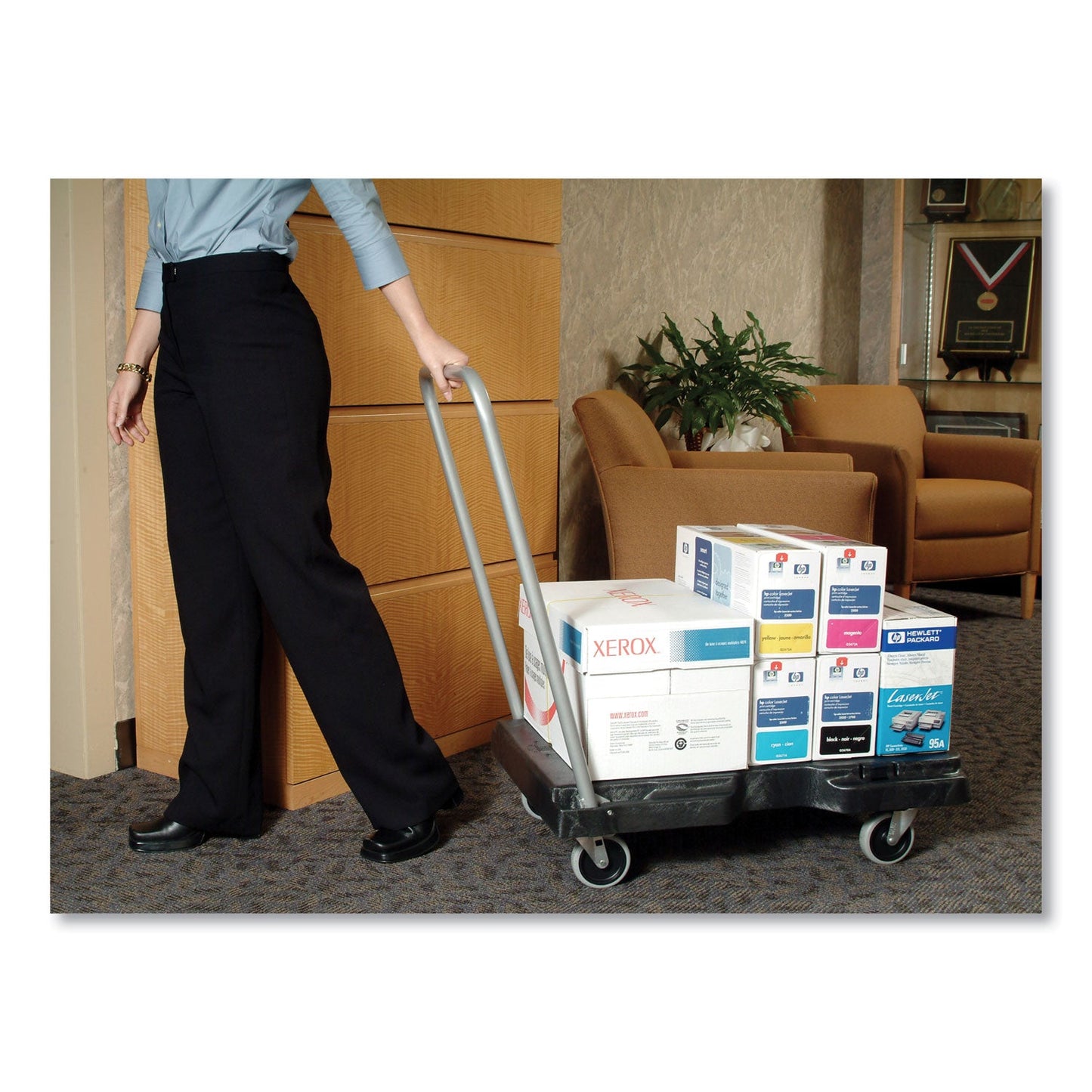 rubbermaid-triple-trolley-platform-truck-with-angled-loop-handle-num-4401bk_3