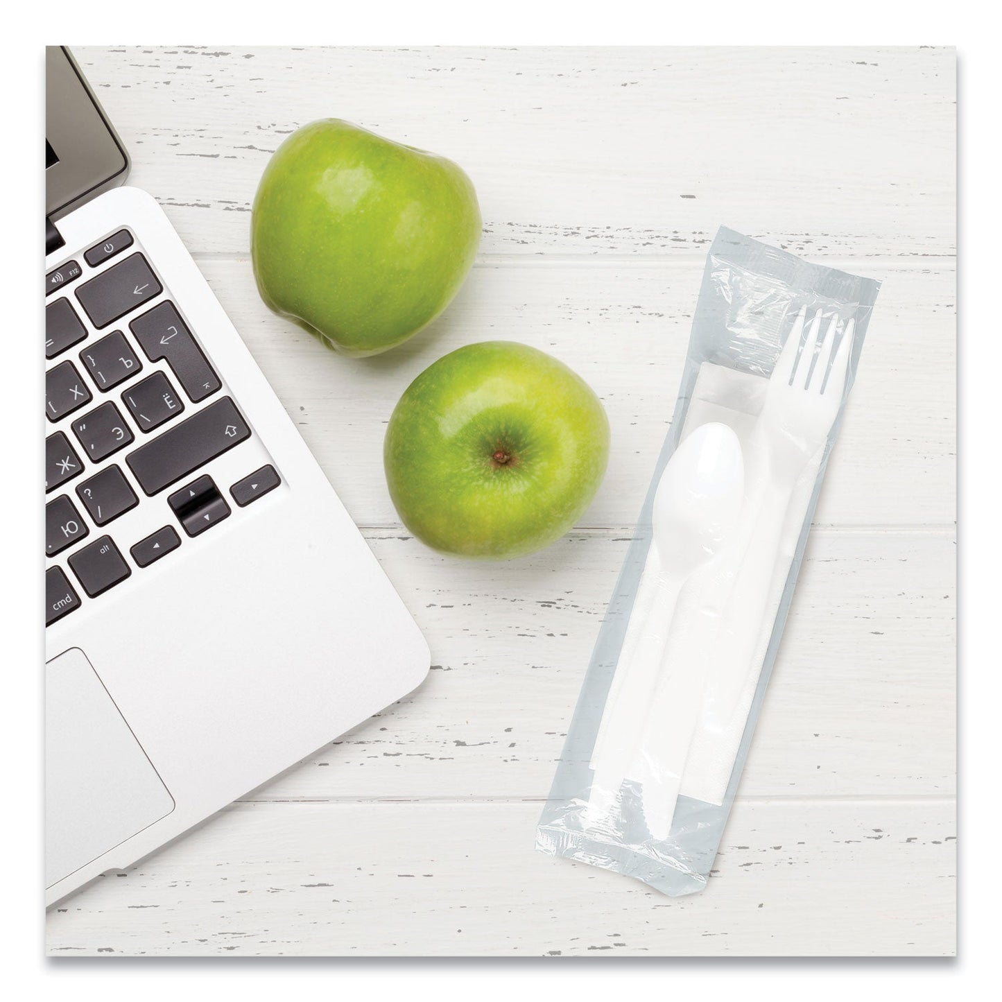solo-r-regal-mediumweight-cutlery-kit-individually-wrapped-fork-knife-napkin-spoon-plastic-white-250-carton-sccmow9y0007_3