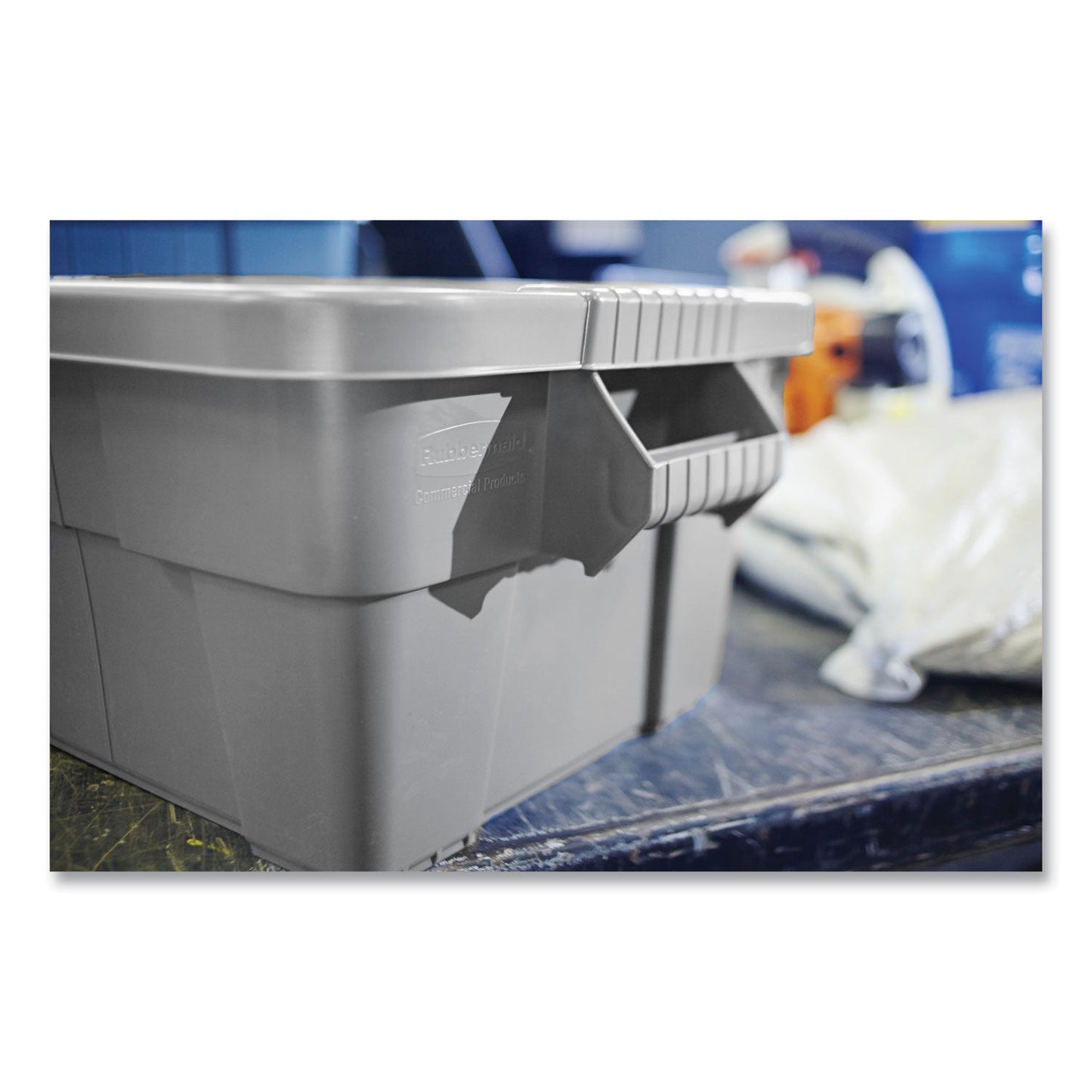rubbermaid-brute-tote-with-lid-num-rcp9s30graea_3