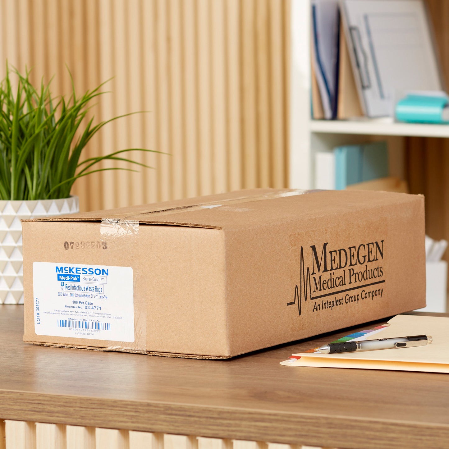 McKesson Biohazard Waste Bag Biohazard Symbol / Infectious Waste 30 to 33 gal. Red 31 X 41 Inch (178674_CS)