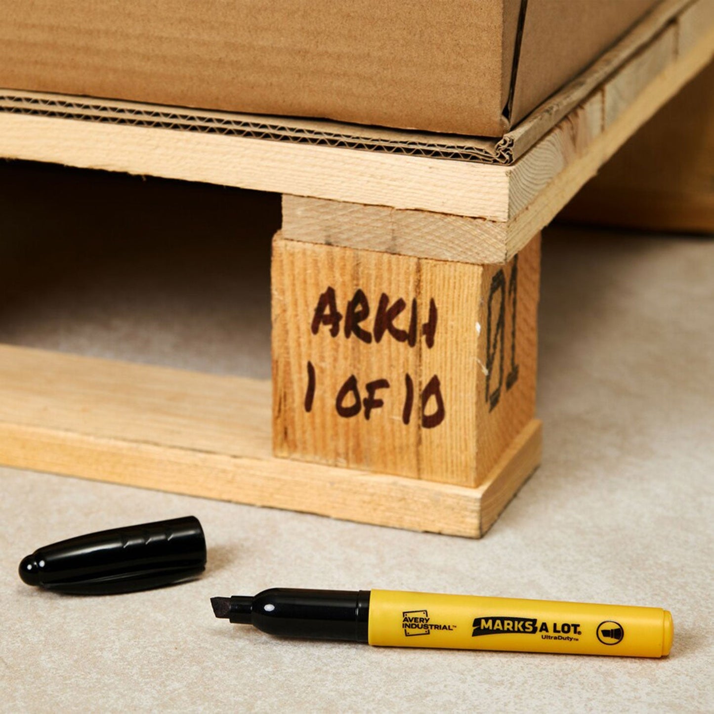 avery-ultraduty-permanent-markers-0-5-mm-marker-point-size-chisel-marker-point-style-black-12-carton-num-ave29842_5